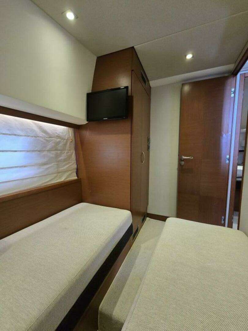 2013 Prestige 500 - Image 31