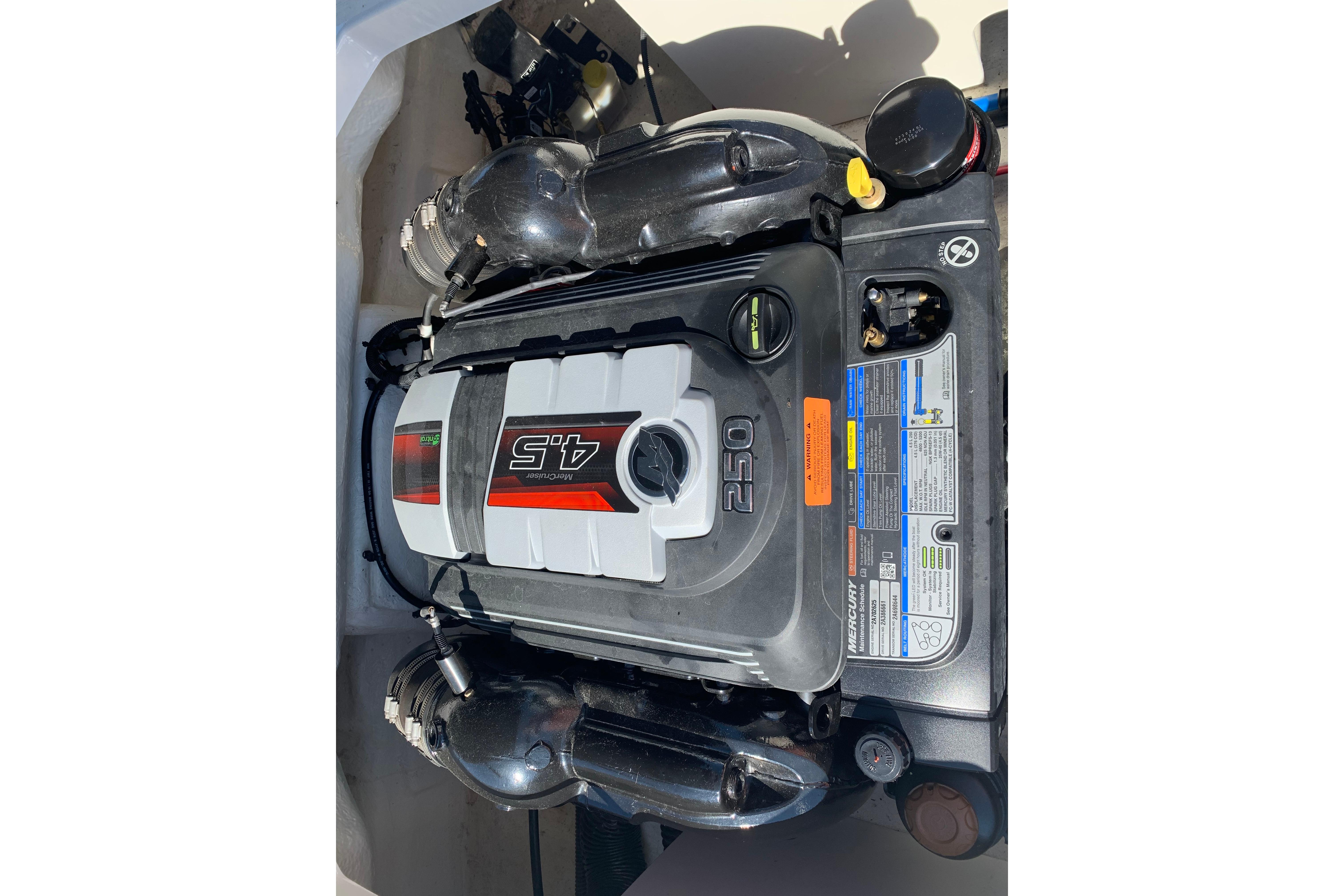 Engine of 2022 Chaparral 23 SSi boat, featuring a Mercury 4.5L 250 horsepower.