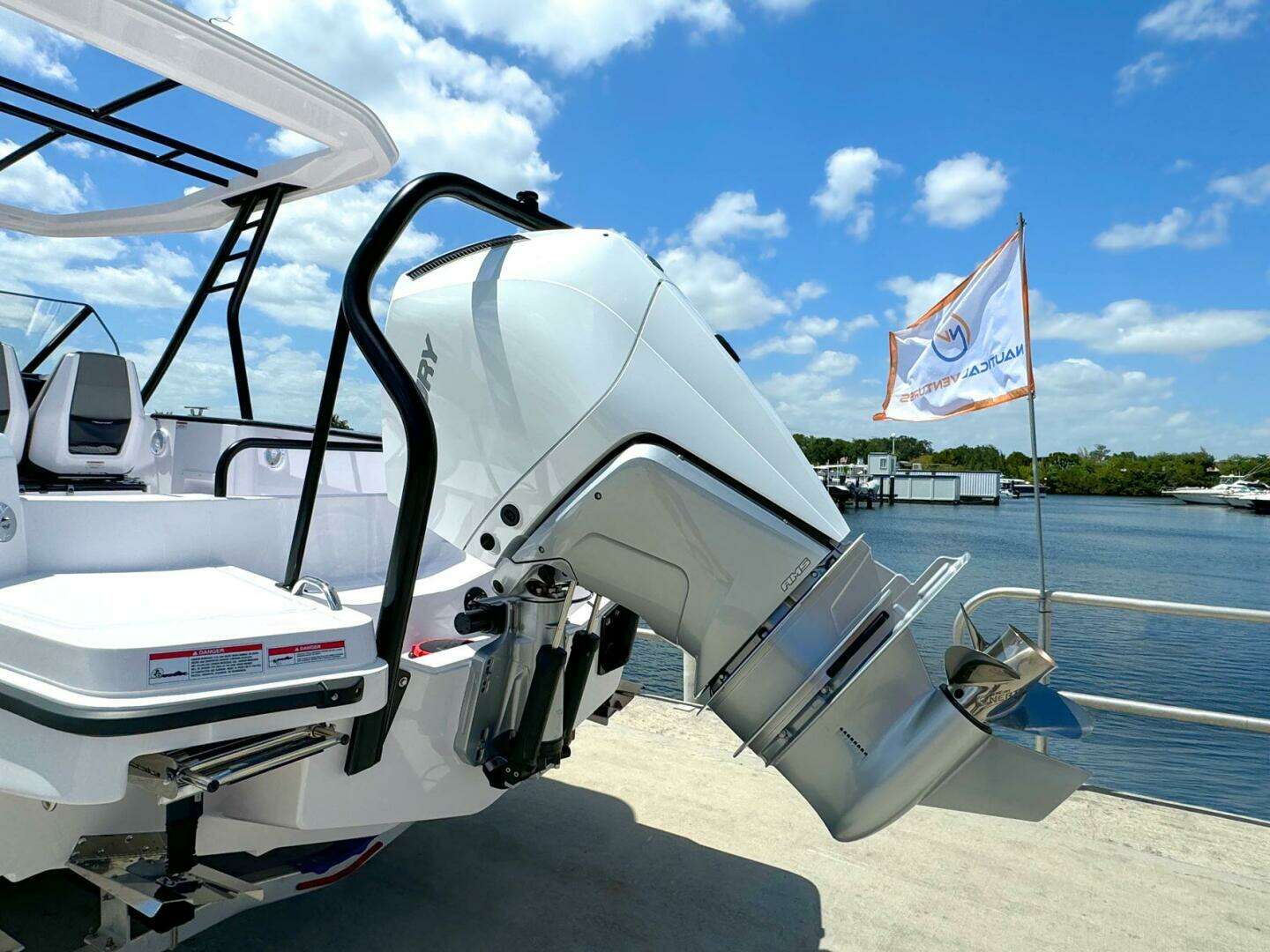 2024 Axopar 25 Cross Top - Image 3