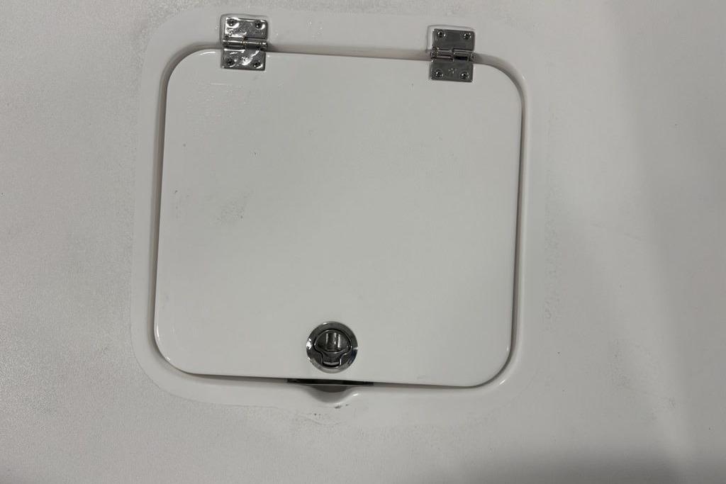 Hinged hatch on 2026 Tidewater 2300 Carolina Bay boat.