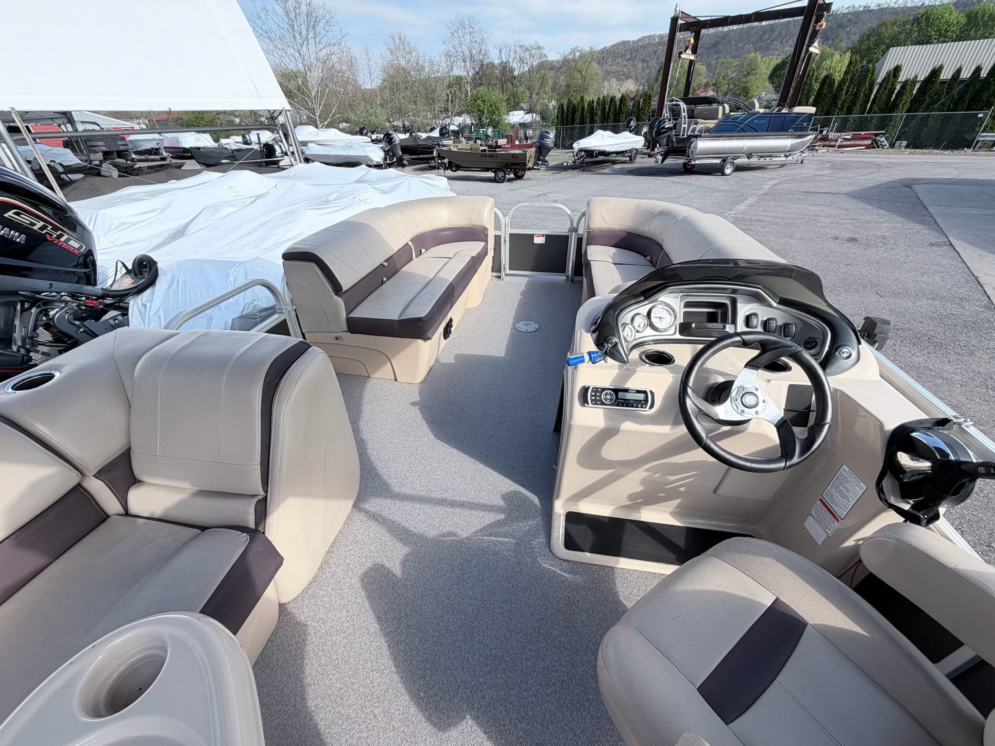 2018 Sun Tracker Party Barge 20 DLX - 5
