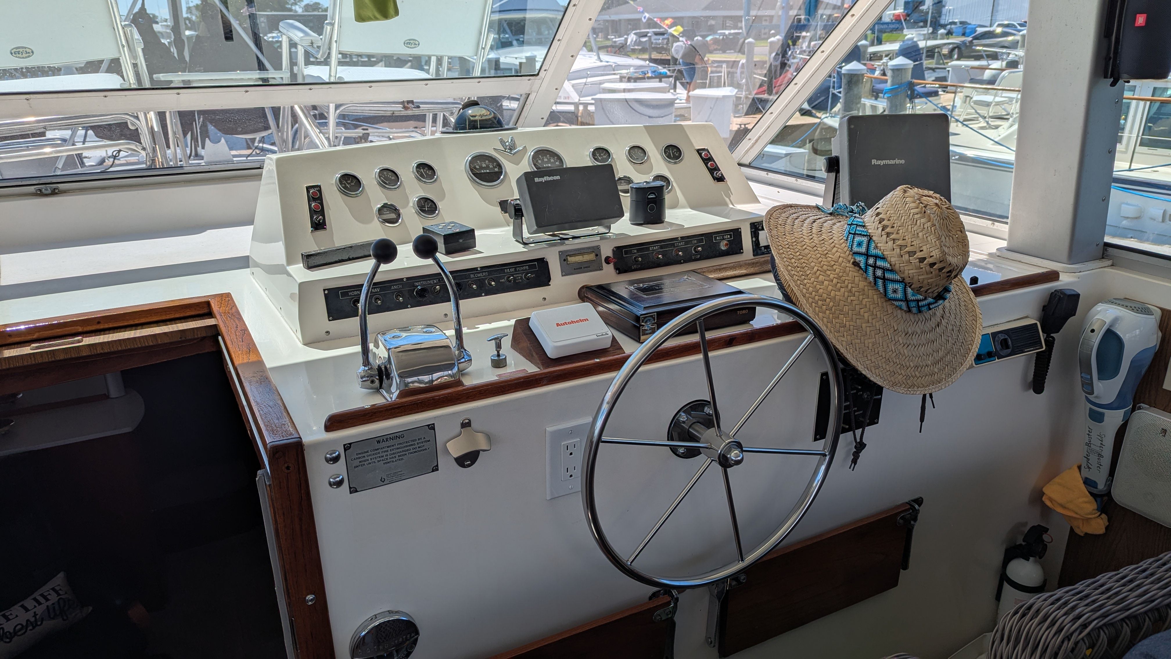 1975 Bertram 42 Motor Yacht - 10