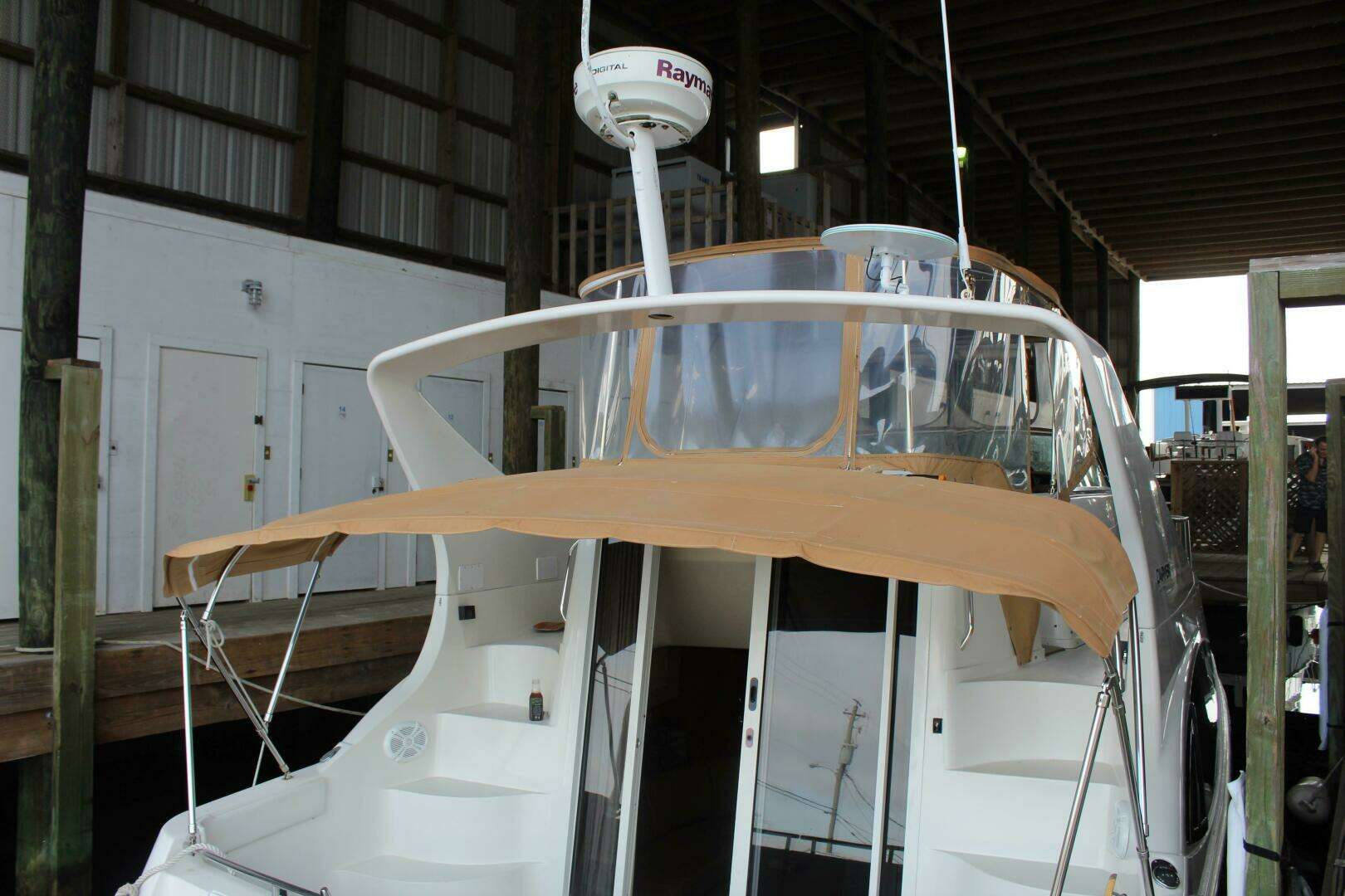 2004 Carver 360 Mariner - Image 24