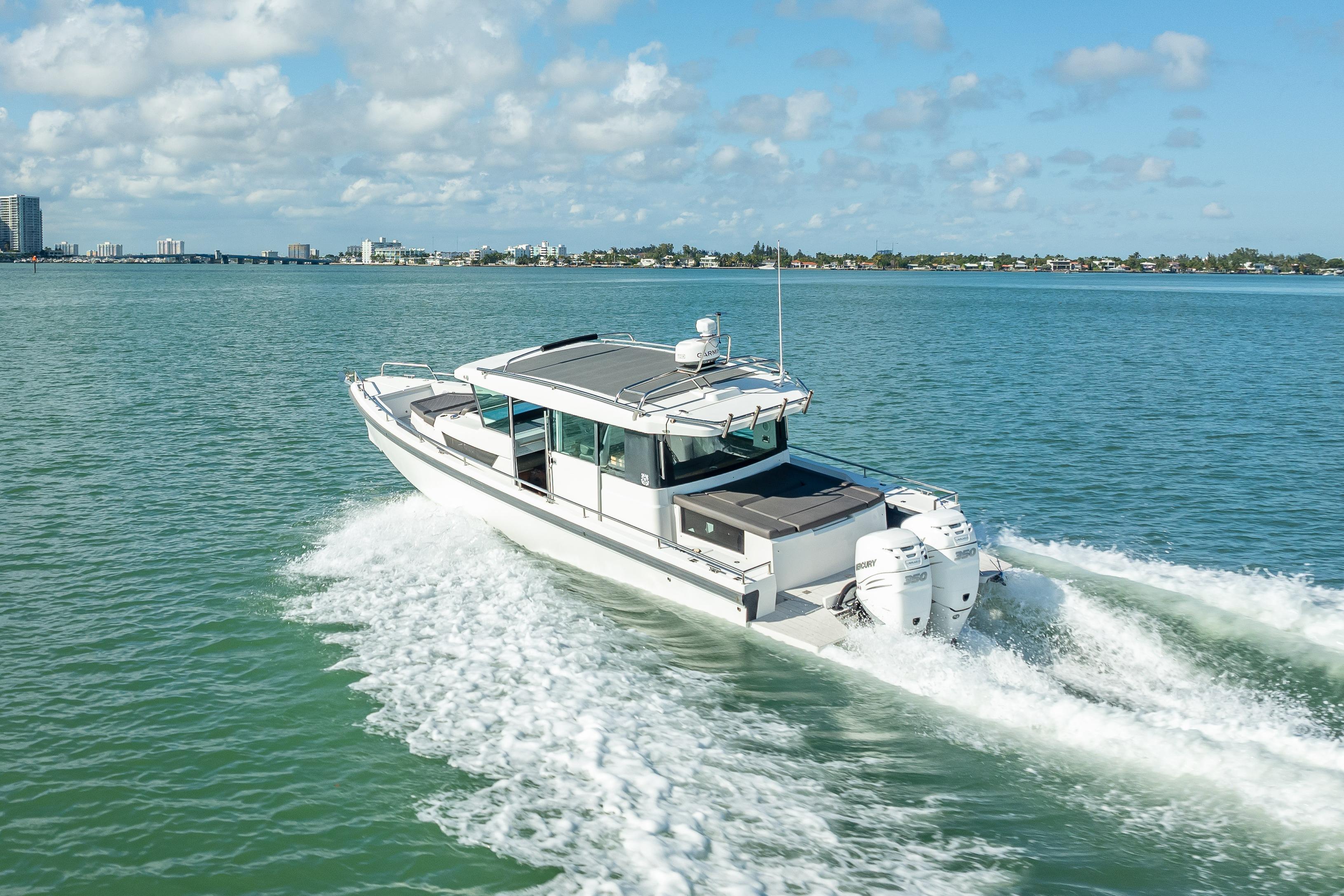 2018 Axopar 37 XC Cross Cabin