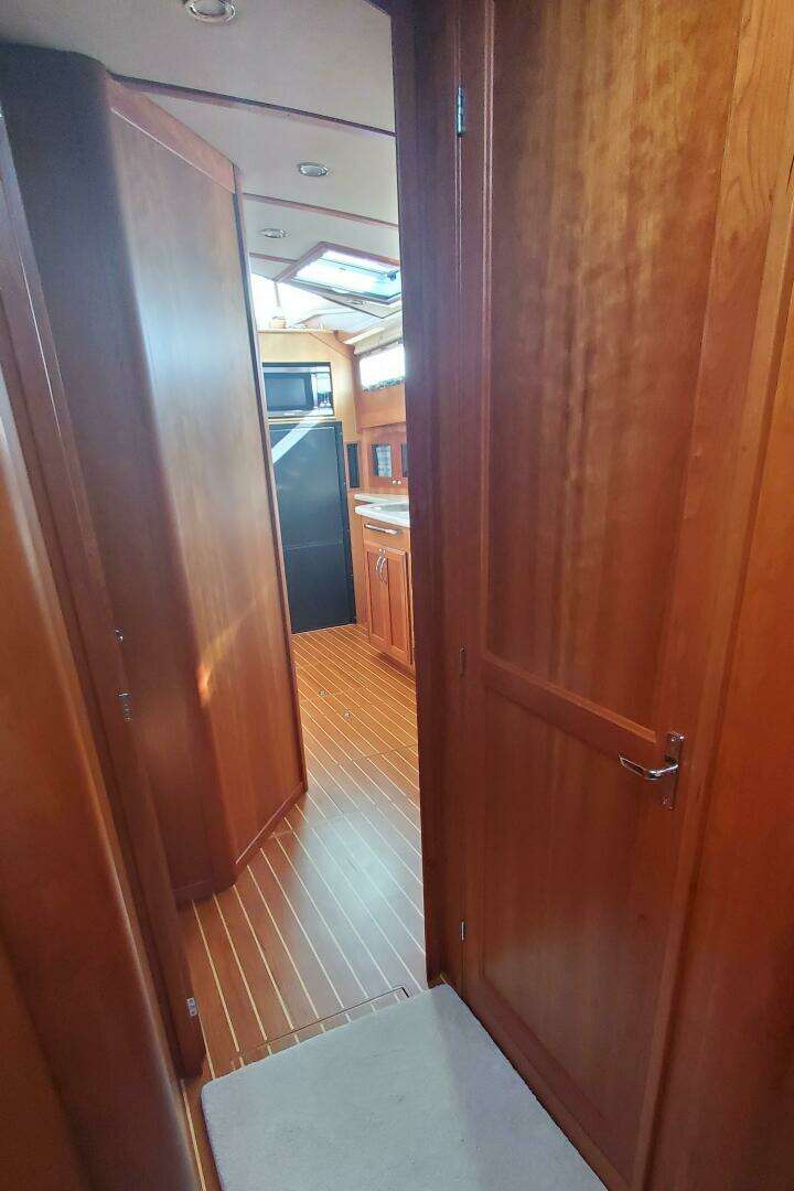 2012 Sabre 48 Salon Express - Image 38
