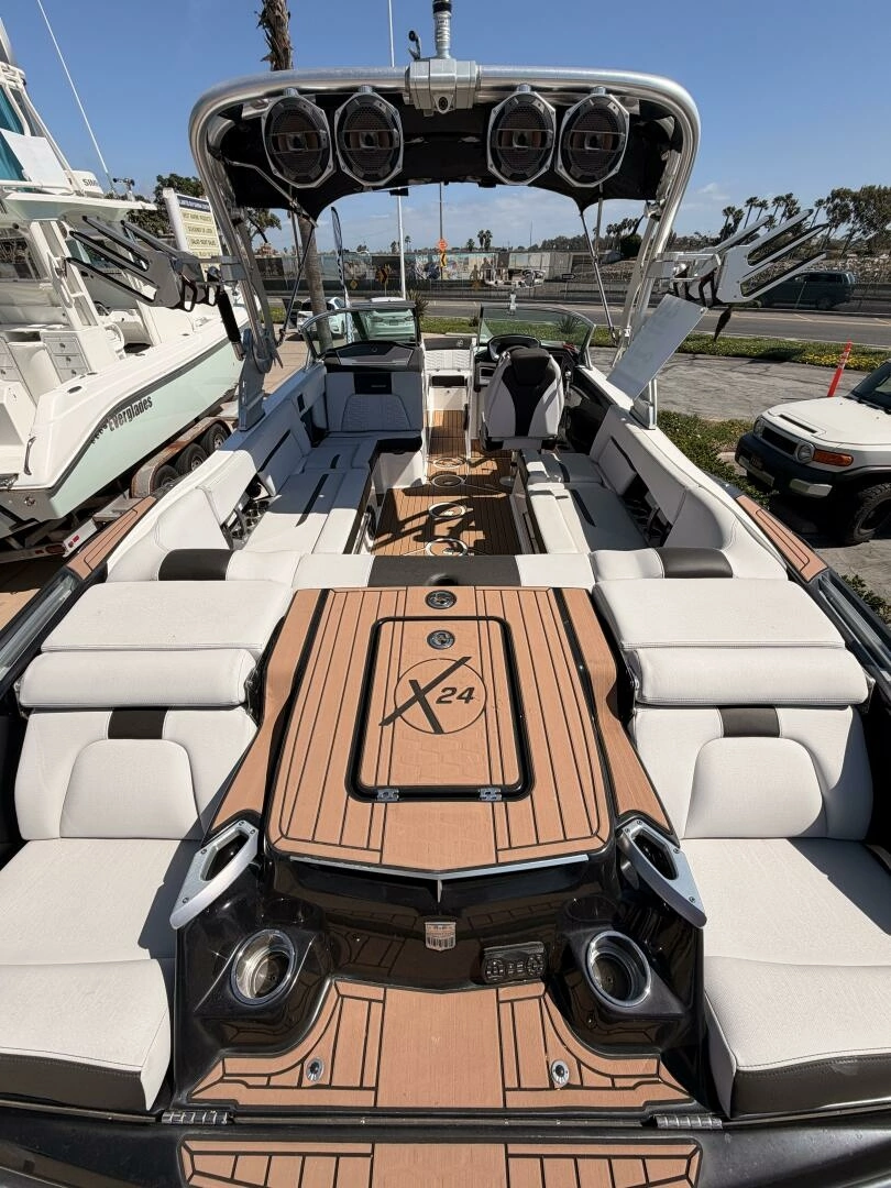 2021 Mastercraft X24 - Image 5