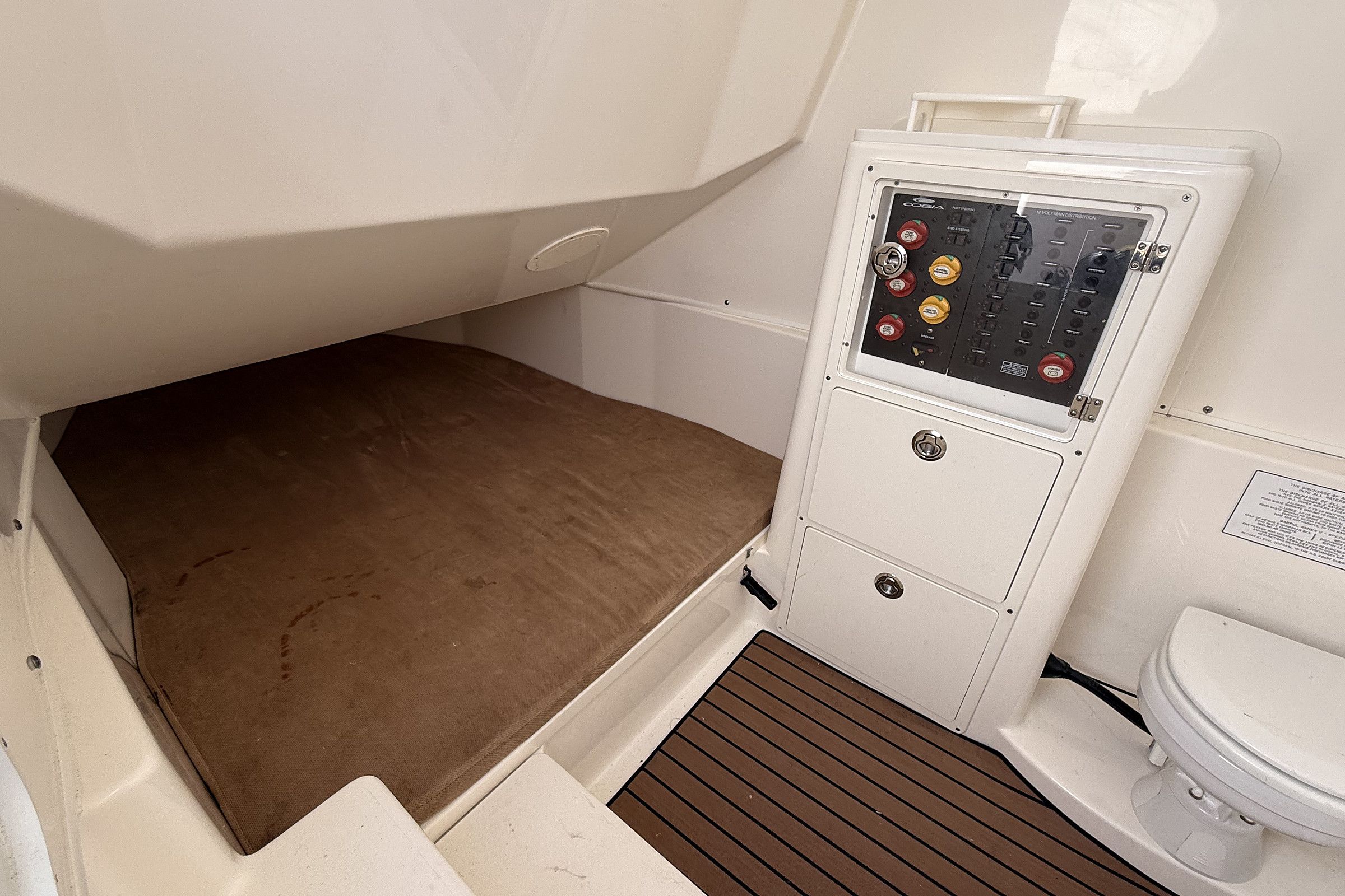 2015 Cobia Center Console 344 - 14