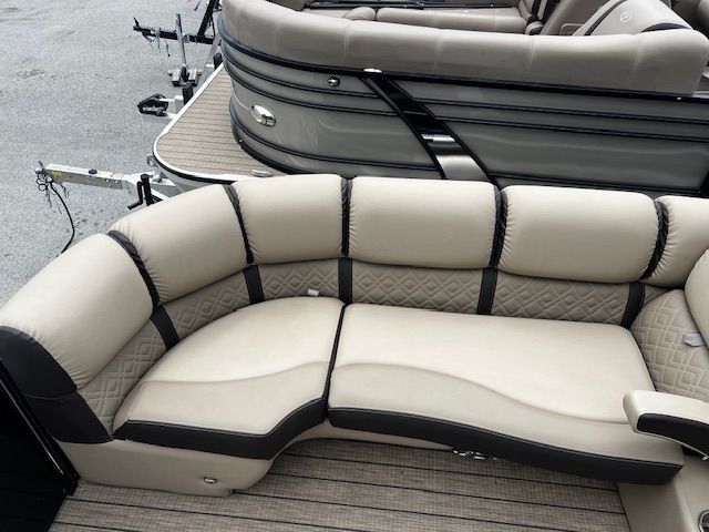 2023 Veranda VP22RCT pontoon boat with luxurious seating.