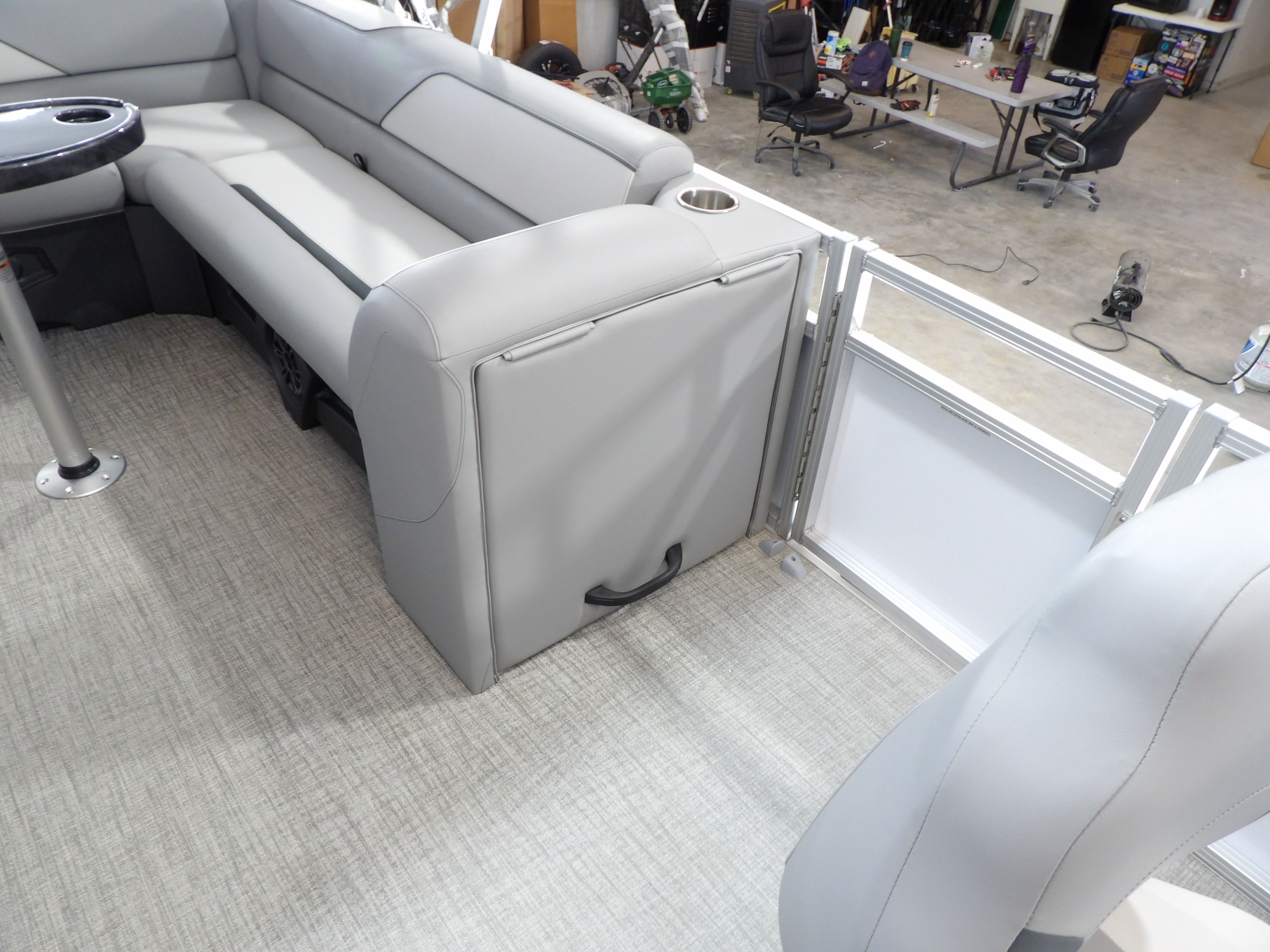 2026 Avalon Venture 85 Rear Fish - 21' - 6