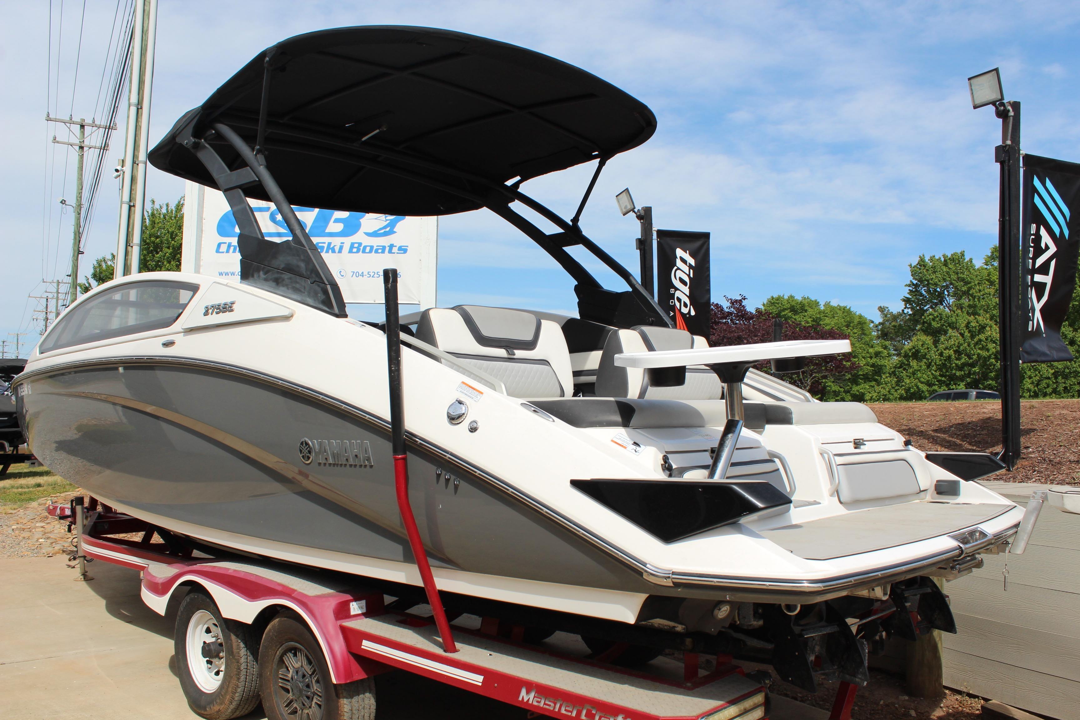 2020 Yamaha Boats 275SE on trailer, featuring sleek design and spacious seating.