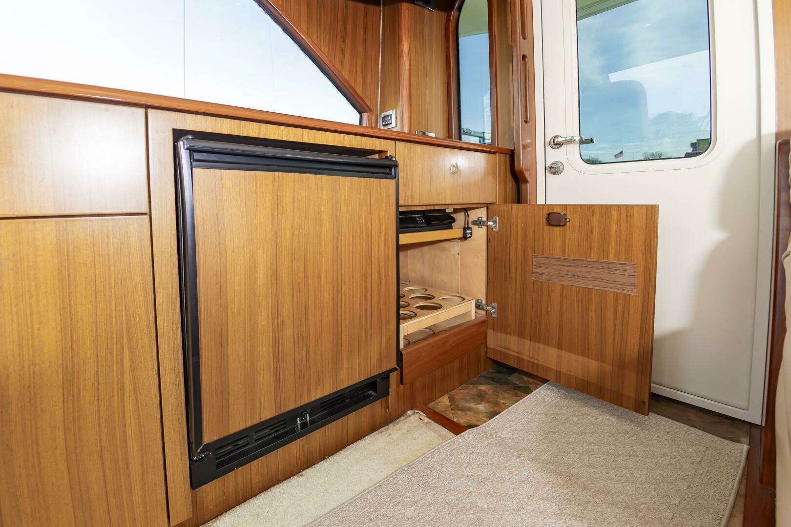 2010 Viking 52 Sport Coupe - Image 22