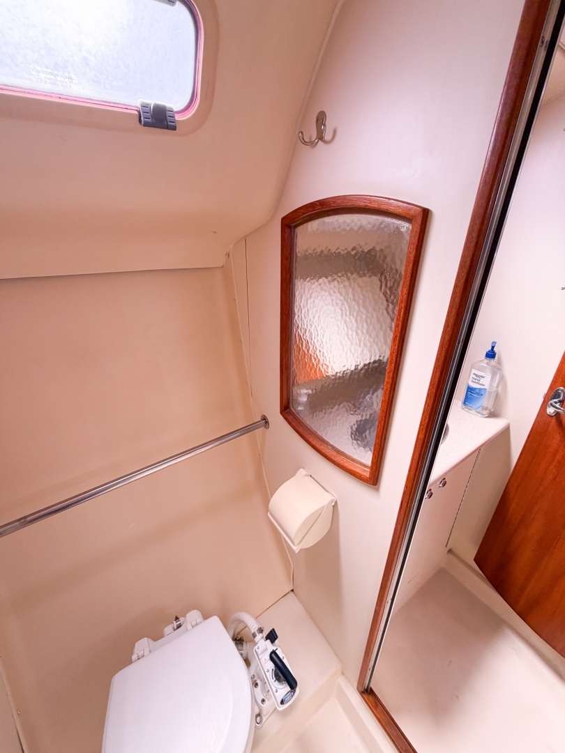 2005 Hunter 36 - Image 58