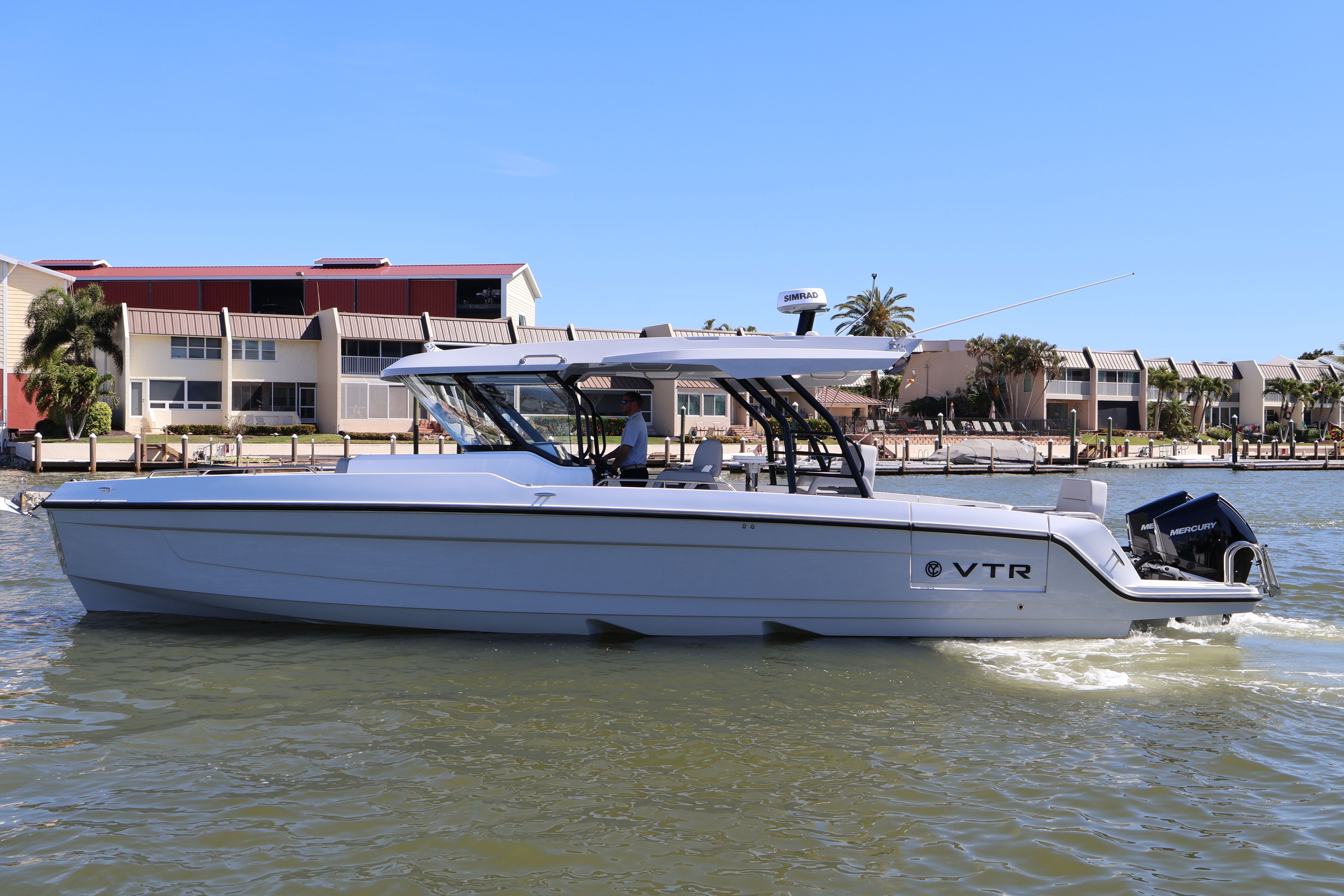 2026 Cruisers Yachts 38 VTR