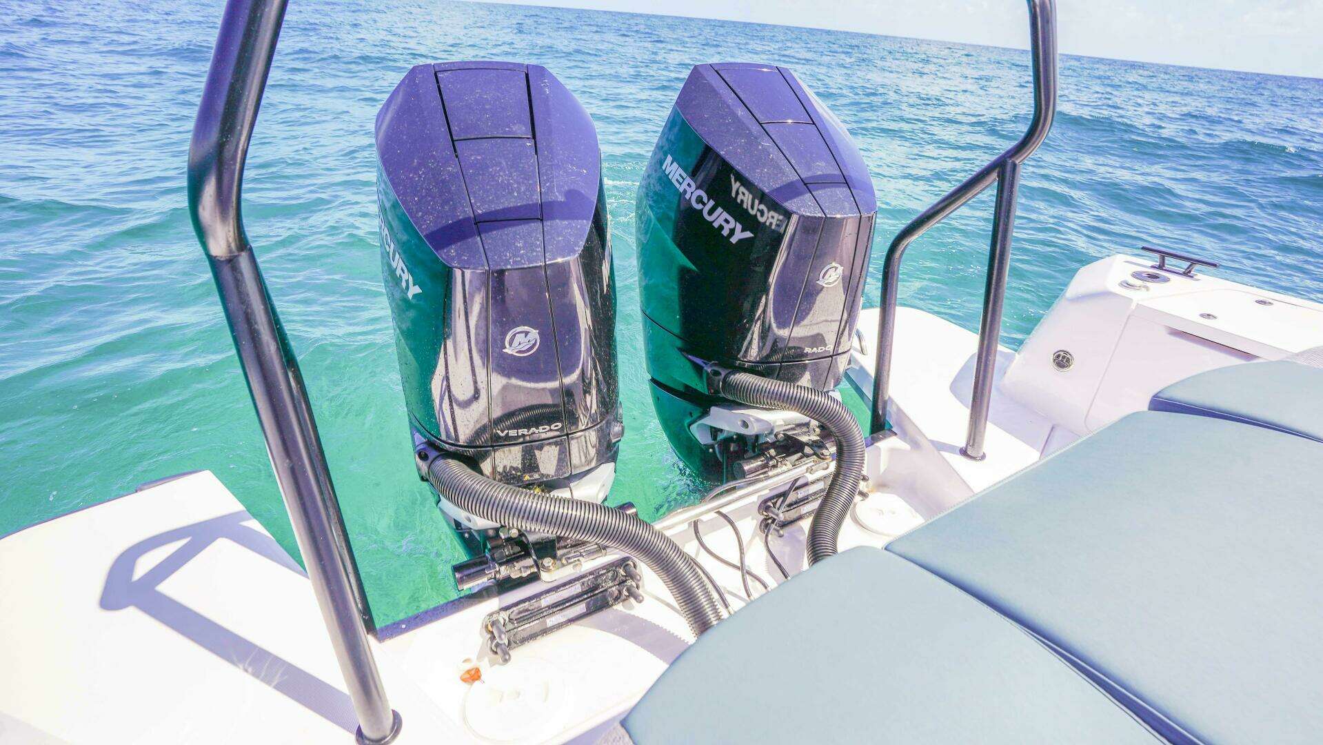 2024 Axopar 37 XC Cross Cabin - Image 12