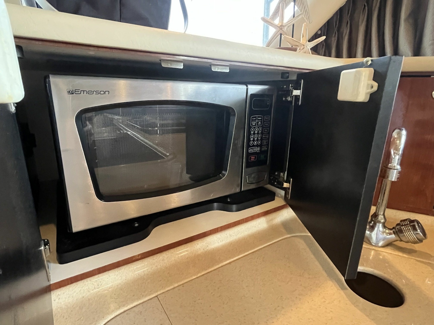 2003 Sea Ray 480 Sedan Bridge - Image 34