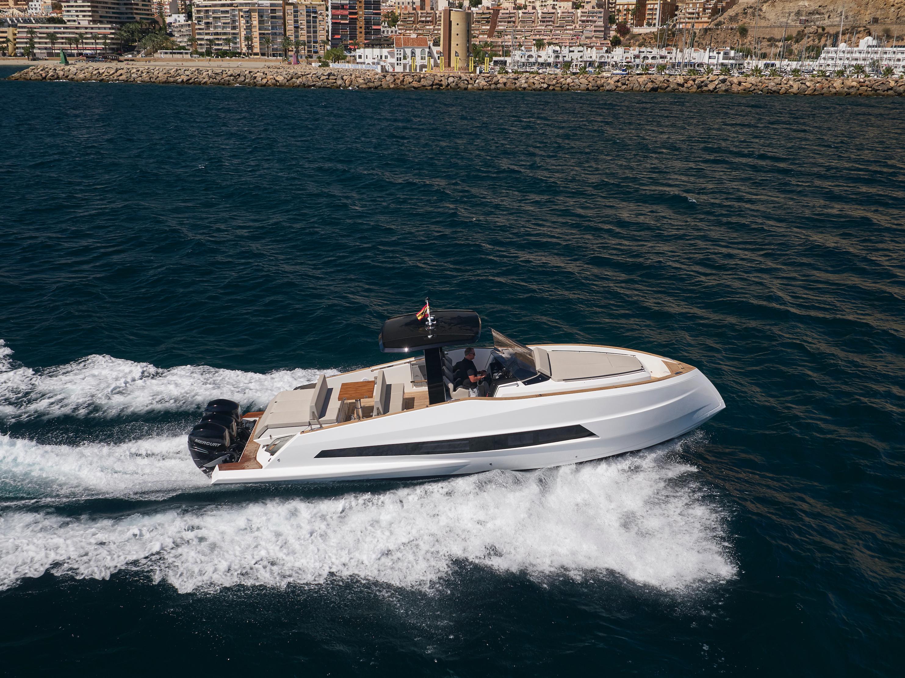 2023 Astondoa 377 Coupe Outboard