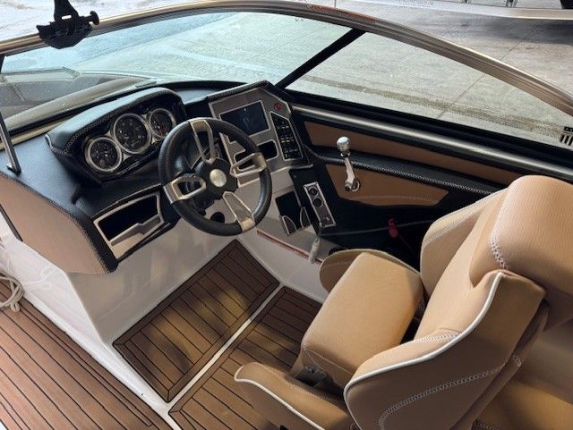 2020 MasterCraft XT22 - 10