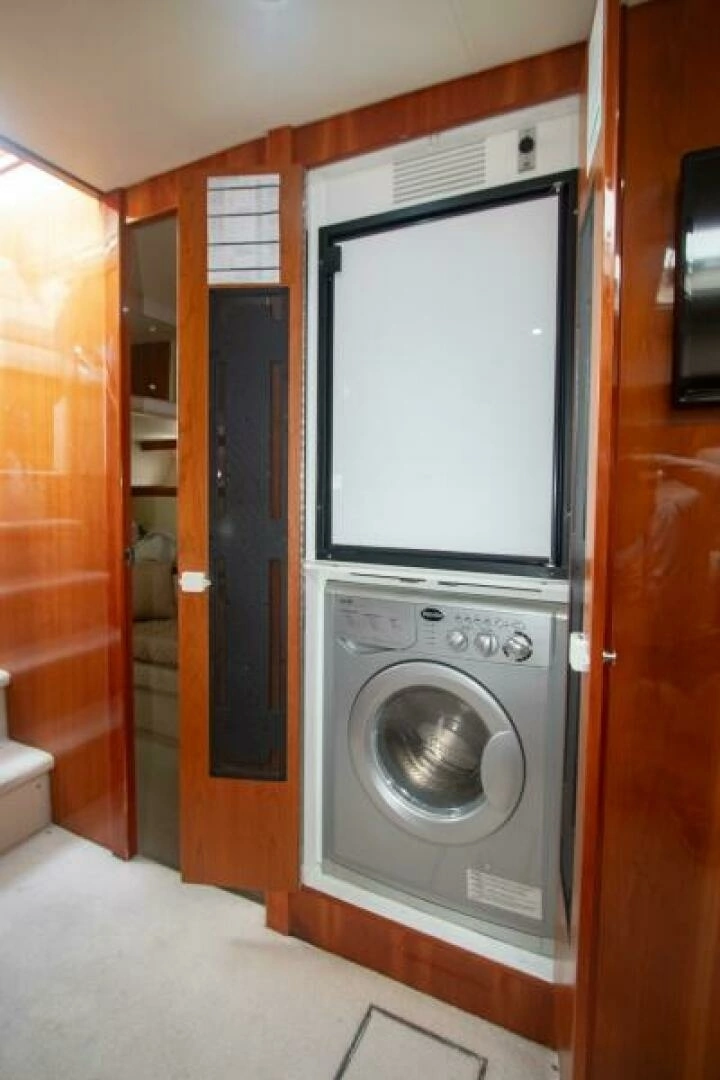 2012 Riviera 50 Sport Yacht - Image 12