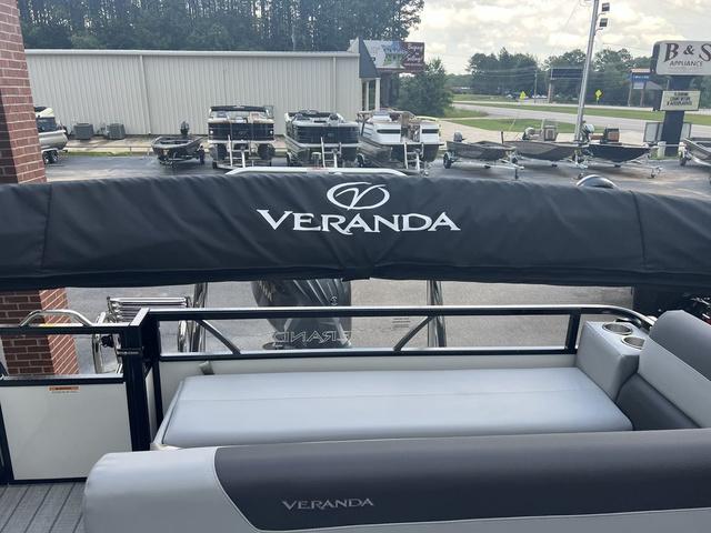 2025 Veranda VR22RC Deluxe Tri-Toon - 21