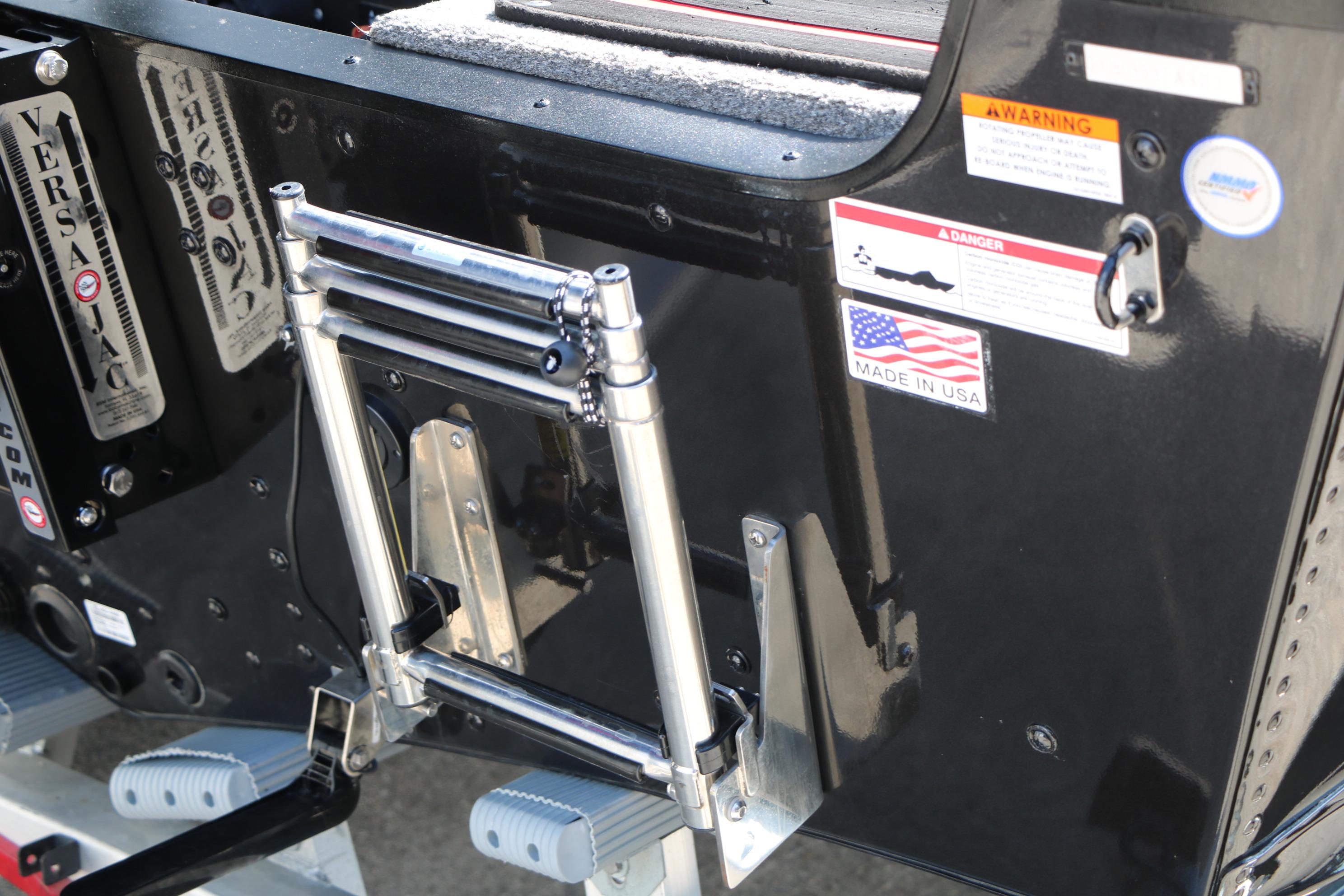 2023 Alumacraft Competitor FSX 185 boat ladder and warning labels.