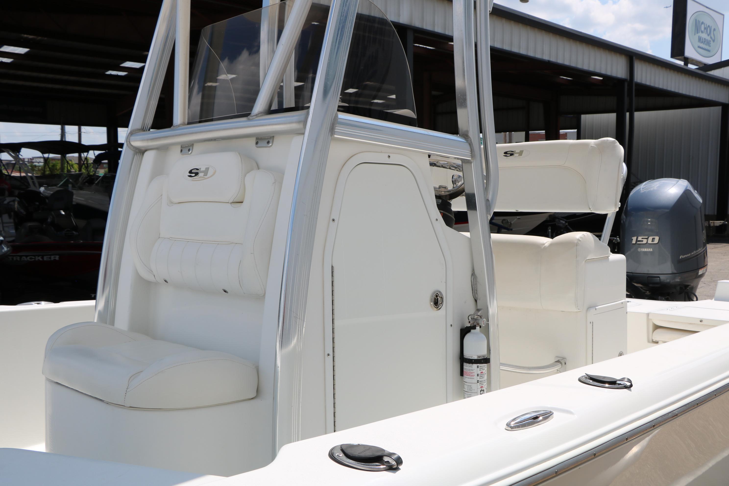 2015 Sea Hunt BX 22 BR boat interior with seating and console, featuring a Yamaha 150 engine.
