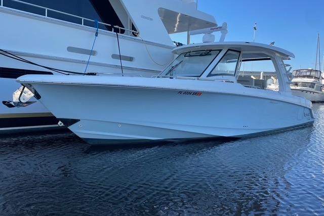 2020 Boston Whaler 350 Realm