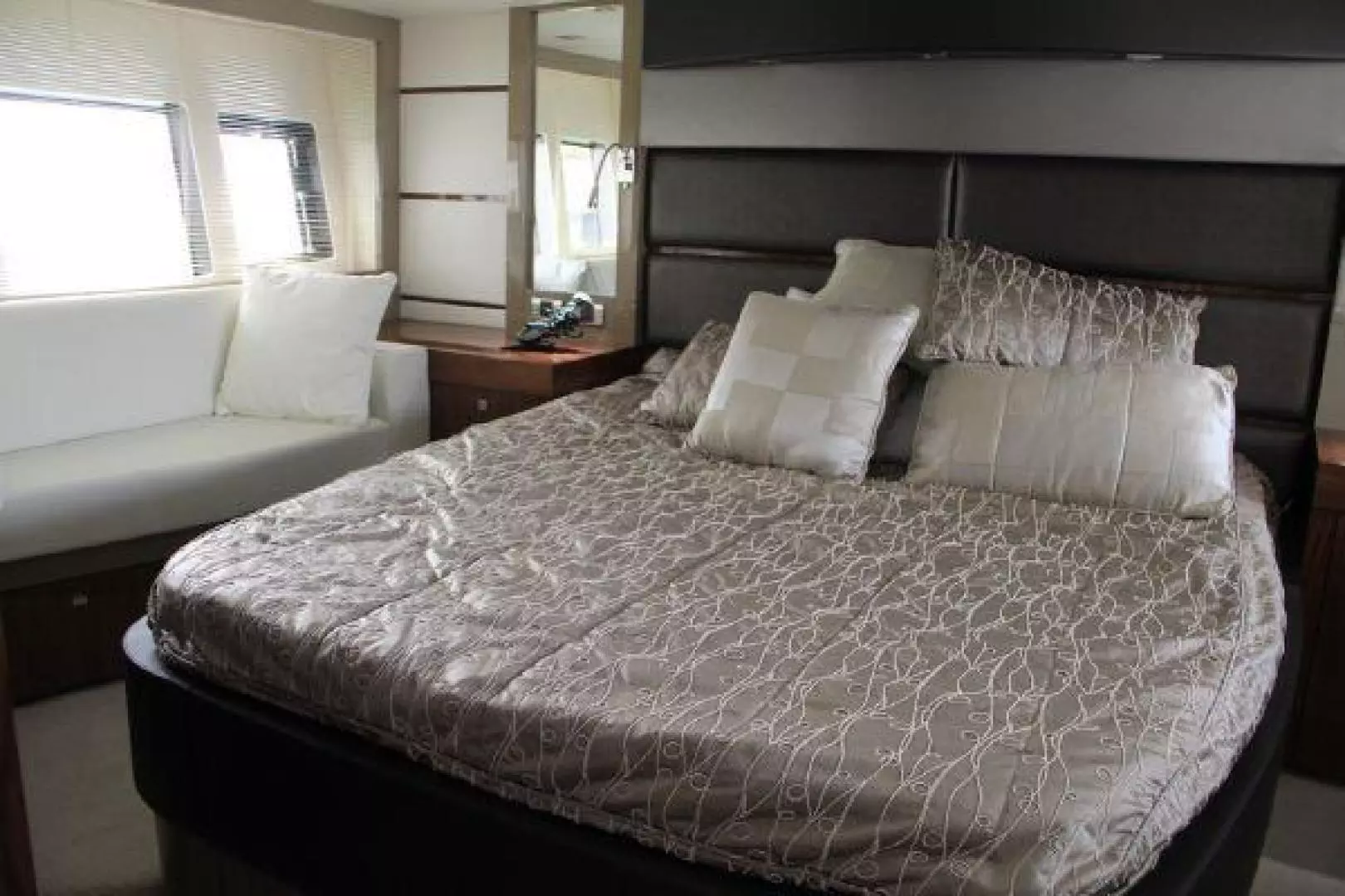 2012 Sunseeker Predator - Image 13