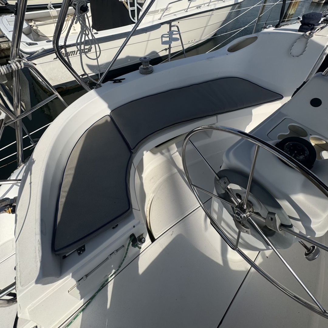 2002 Hunter 326 - Image 11