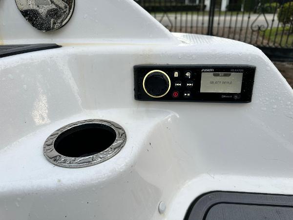 2018 Yamaha Boats 242 Limited S - 19