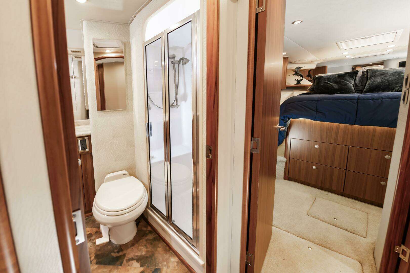 2010 Viking 52 Sport Coupe - Image 37