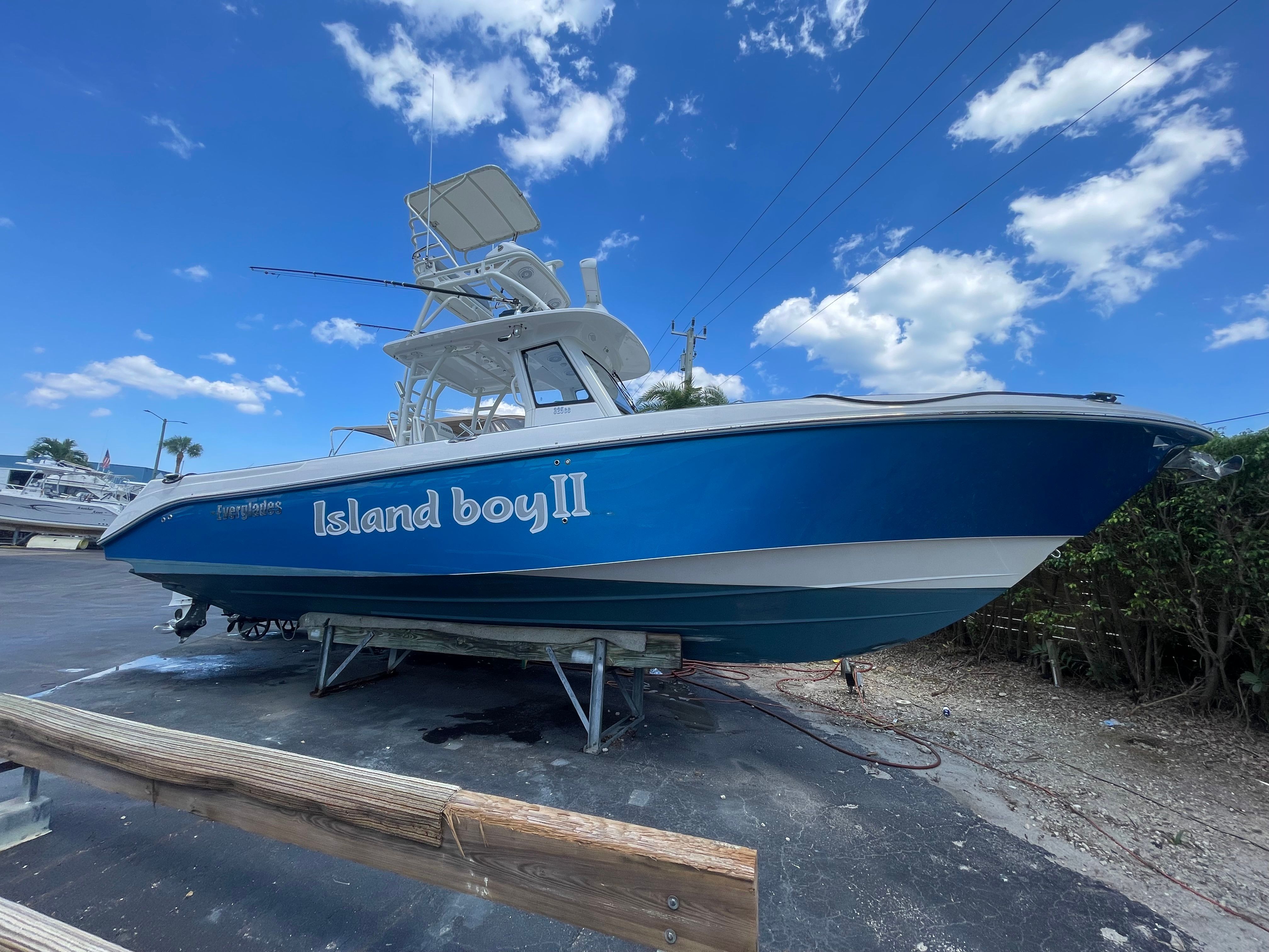 2017 Everglades 325 Center Console - 2