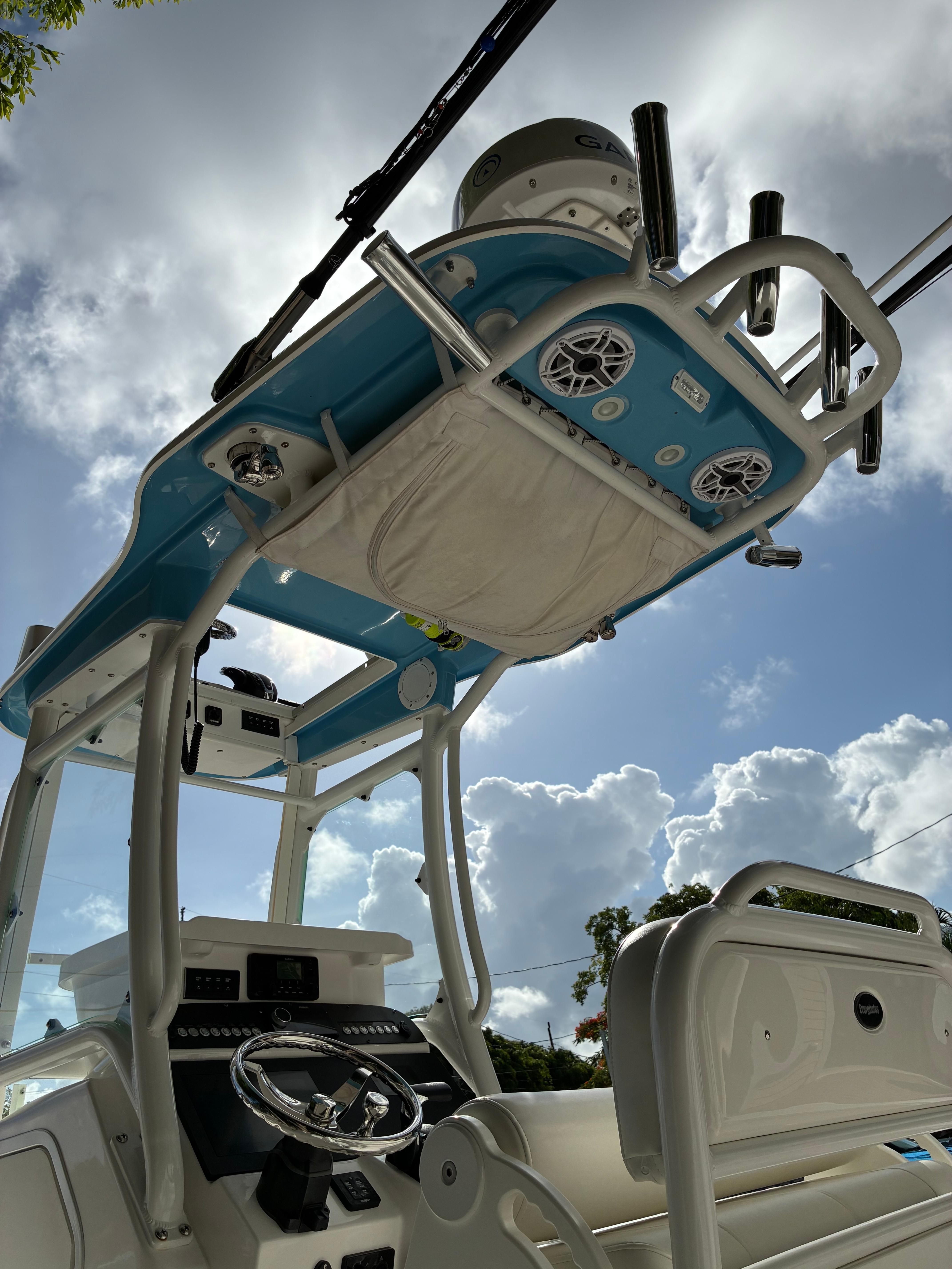 2023 Everglades 243 Center Console - 9