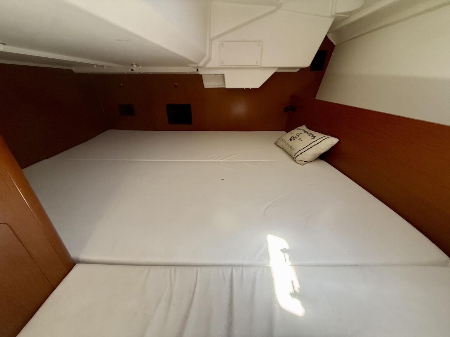 2016 Beneteau 38 - Image 21