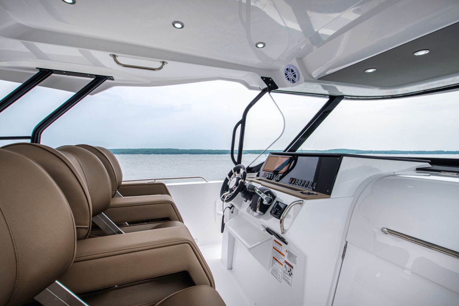 2027 Cruisers Yachts 38 VTR - 15