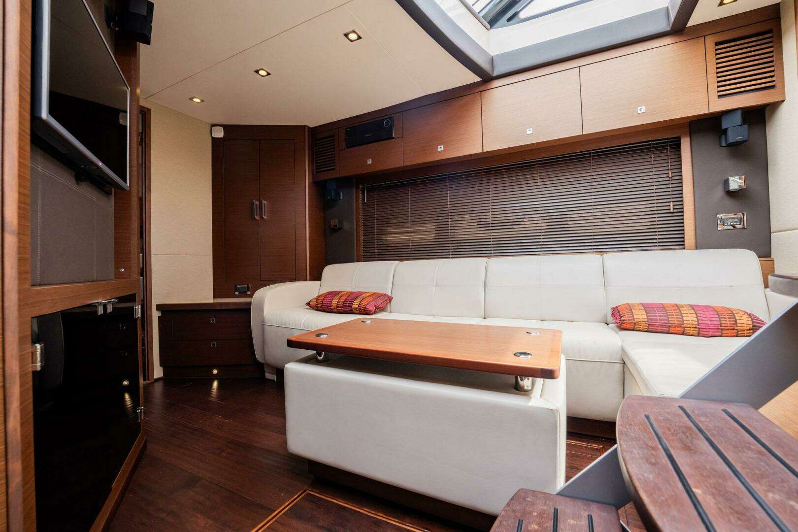 2015 Sea Ray 510 Sundancer - Image 91
