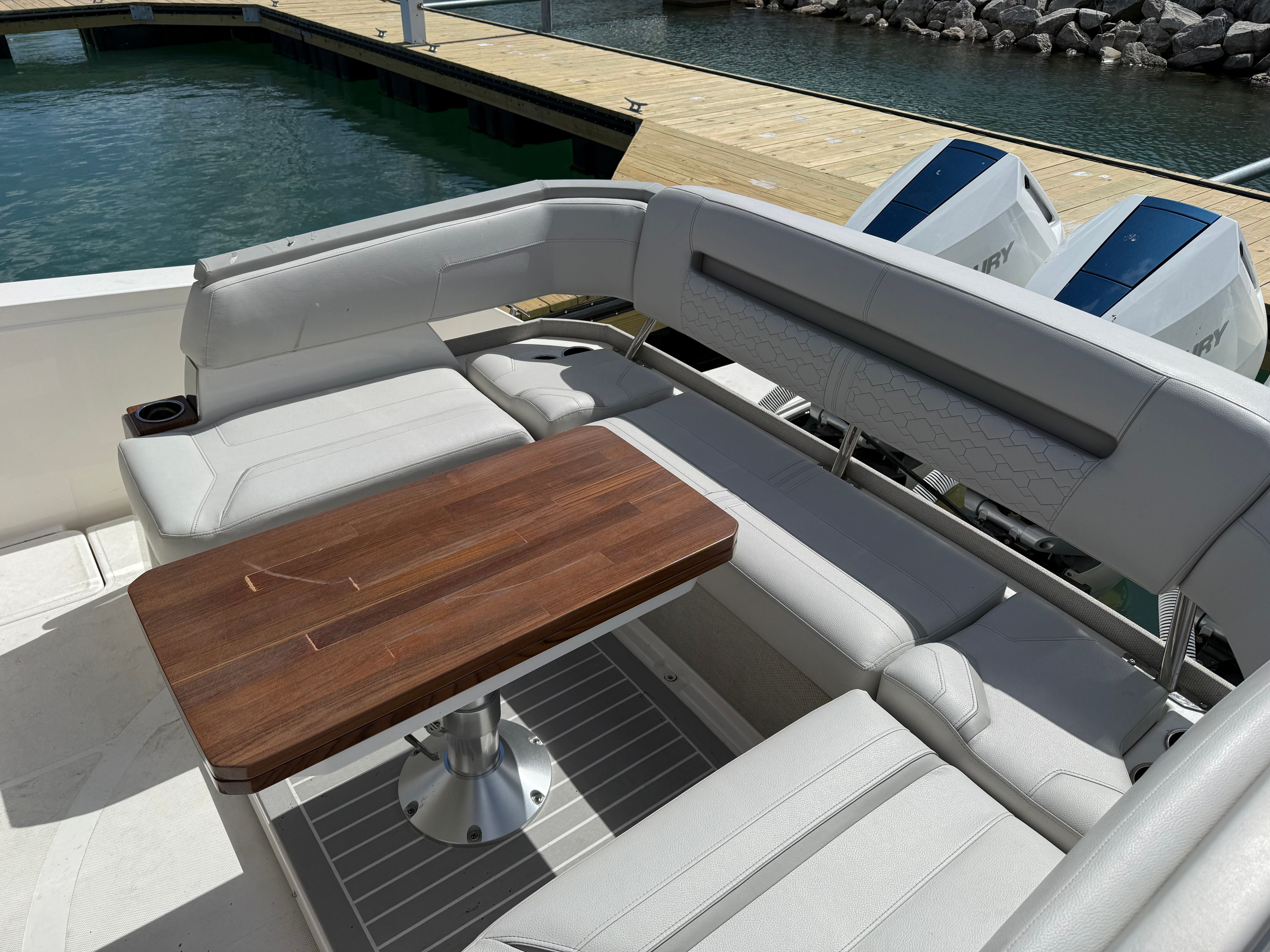 2024 Tiara Yachts 38 LS - 12