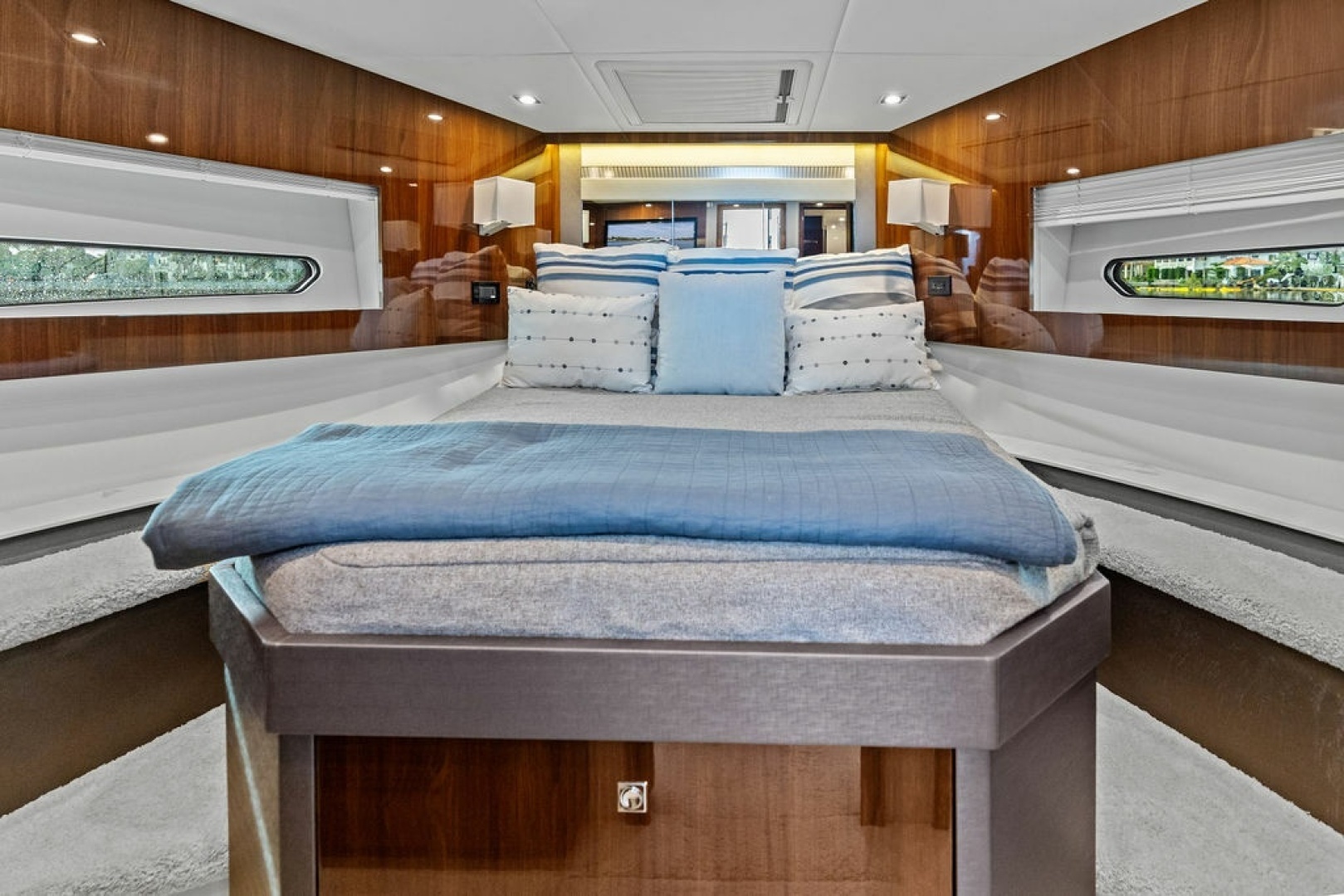 2022 Cruisers Yachts 46 CANTIUS - Image 38