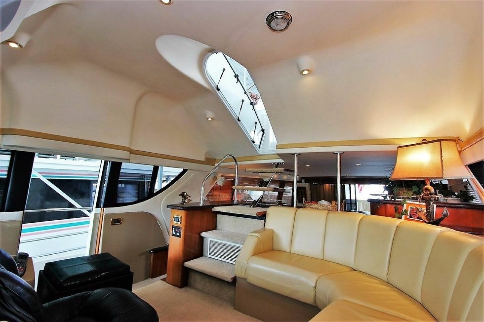 2001 Carver 570 Voyager Pilothouse - Image 29