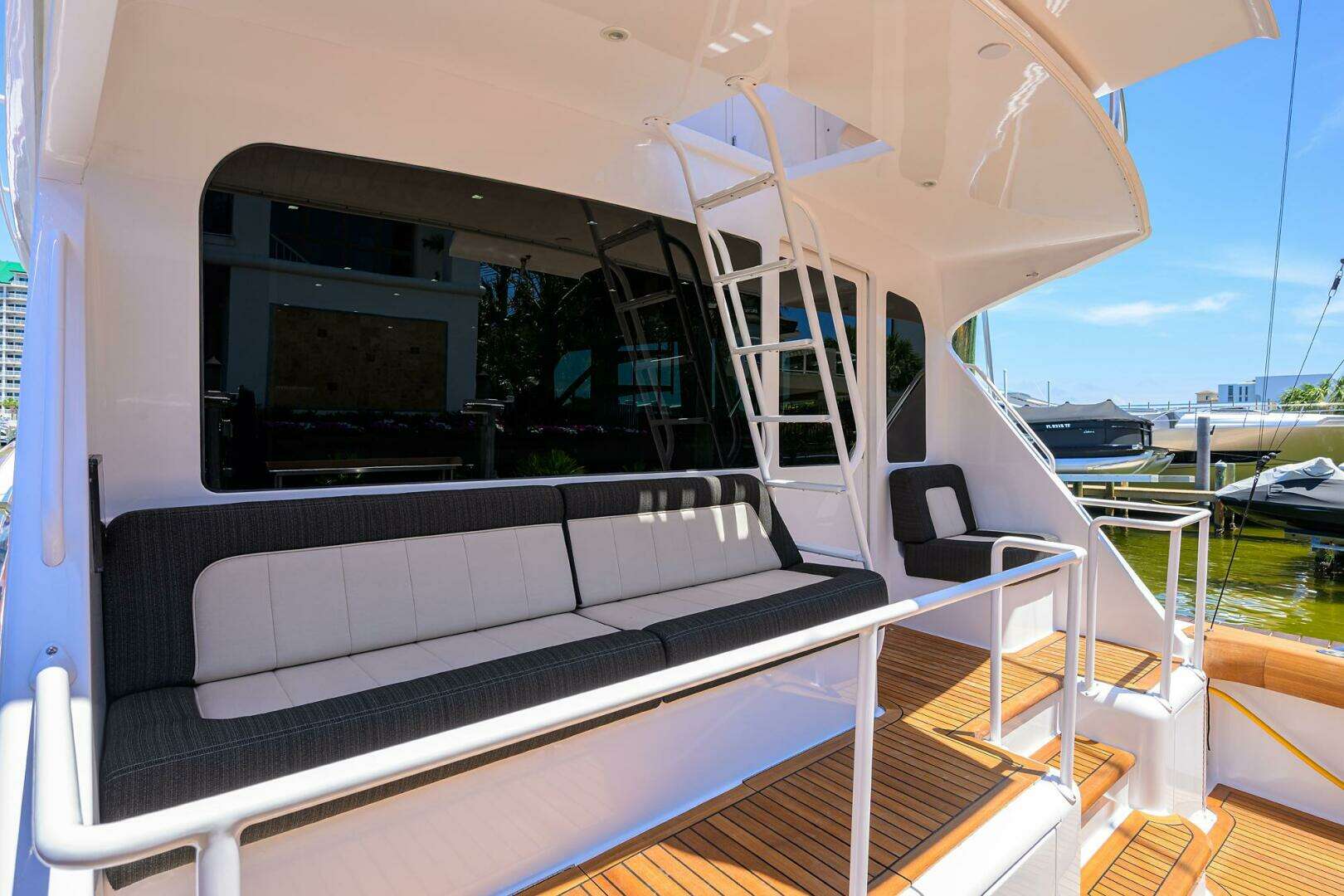 2004 Viking 65 Enclosed Bridge w/Tower - Image 10