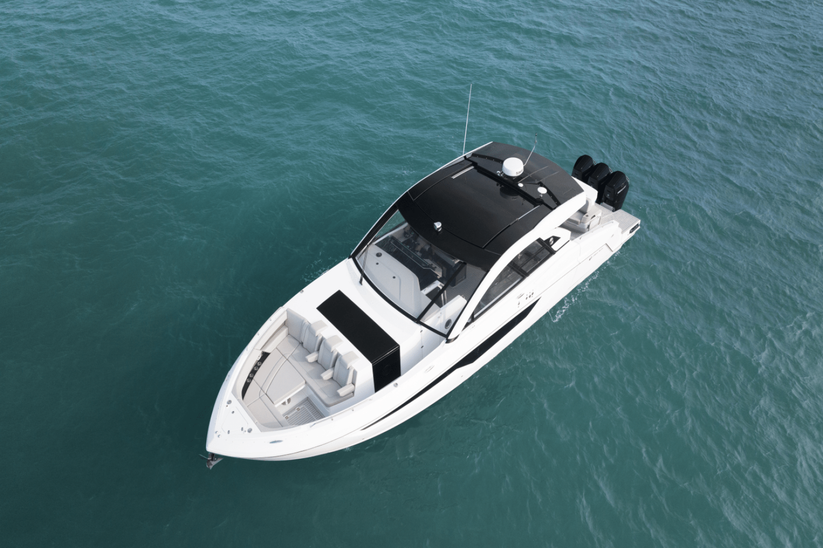 2026 Cruisers Yachts 50GLS OB - Image 13