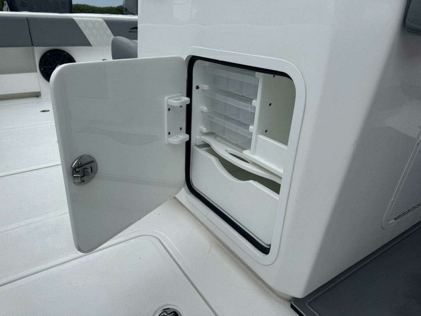 2025 Invincible 35 Catamaran - Image 10