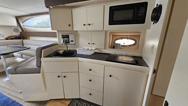 1999 Carver 350 Mariner - 22