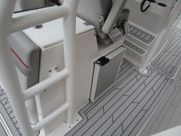 2025 Solara S-250 CW boat interior with sleek seating and modern flooring design.