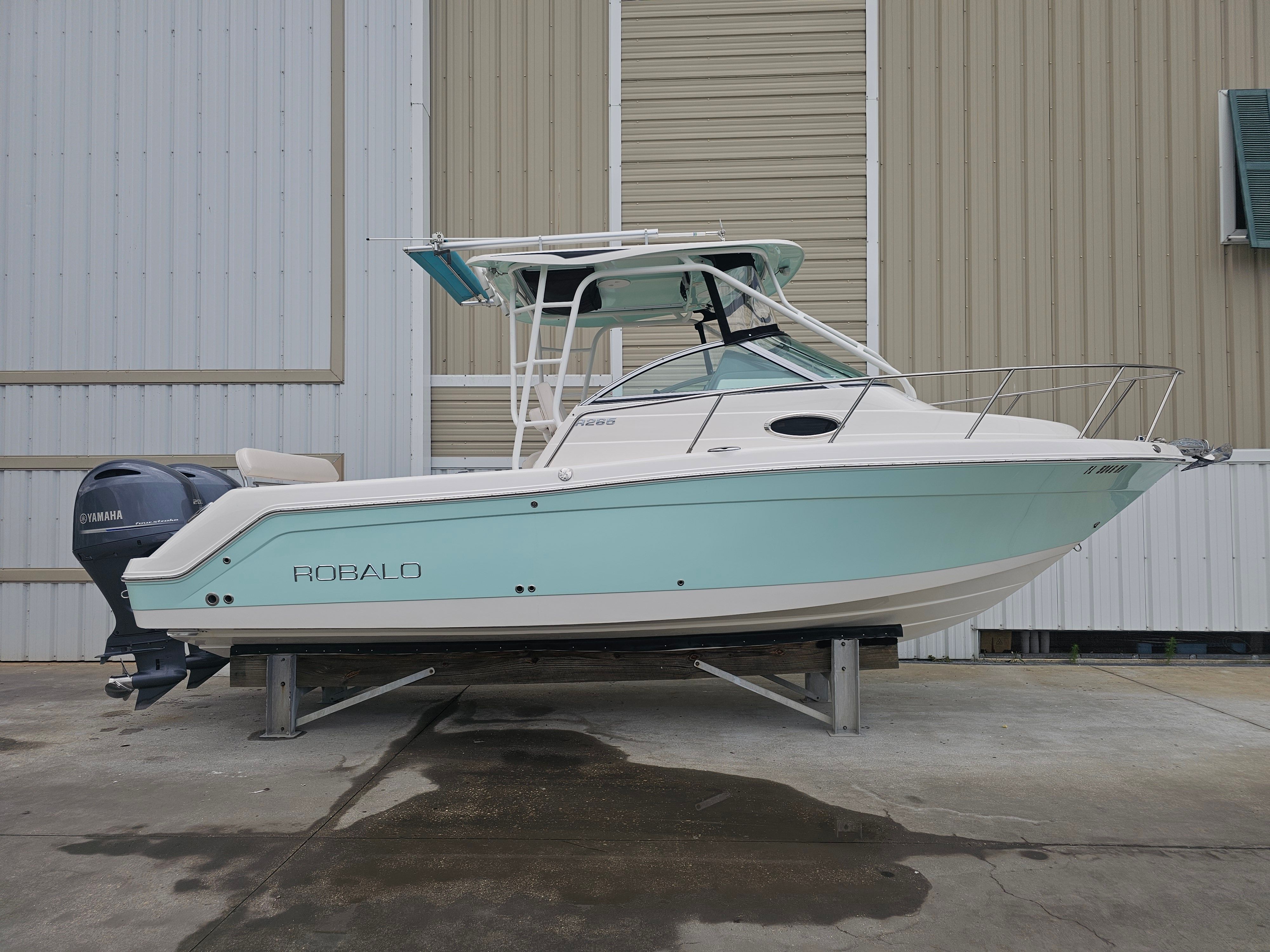 2017 Robalo R265 Walkaround