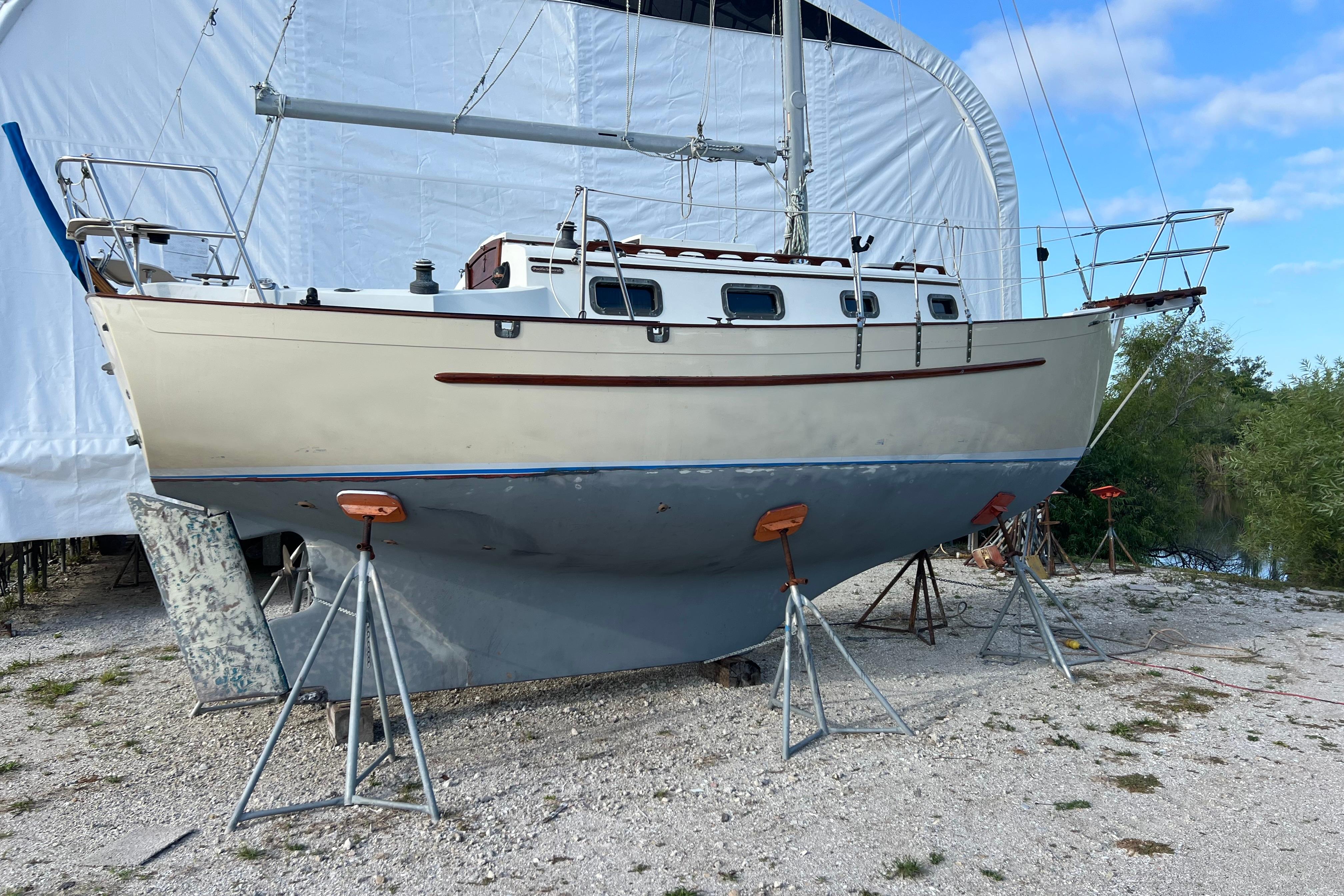 1989 Pacific Seacraft Dana 24