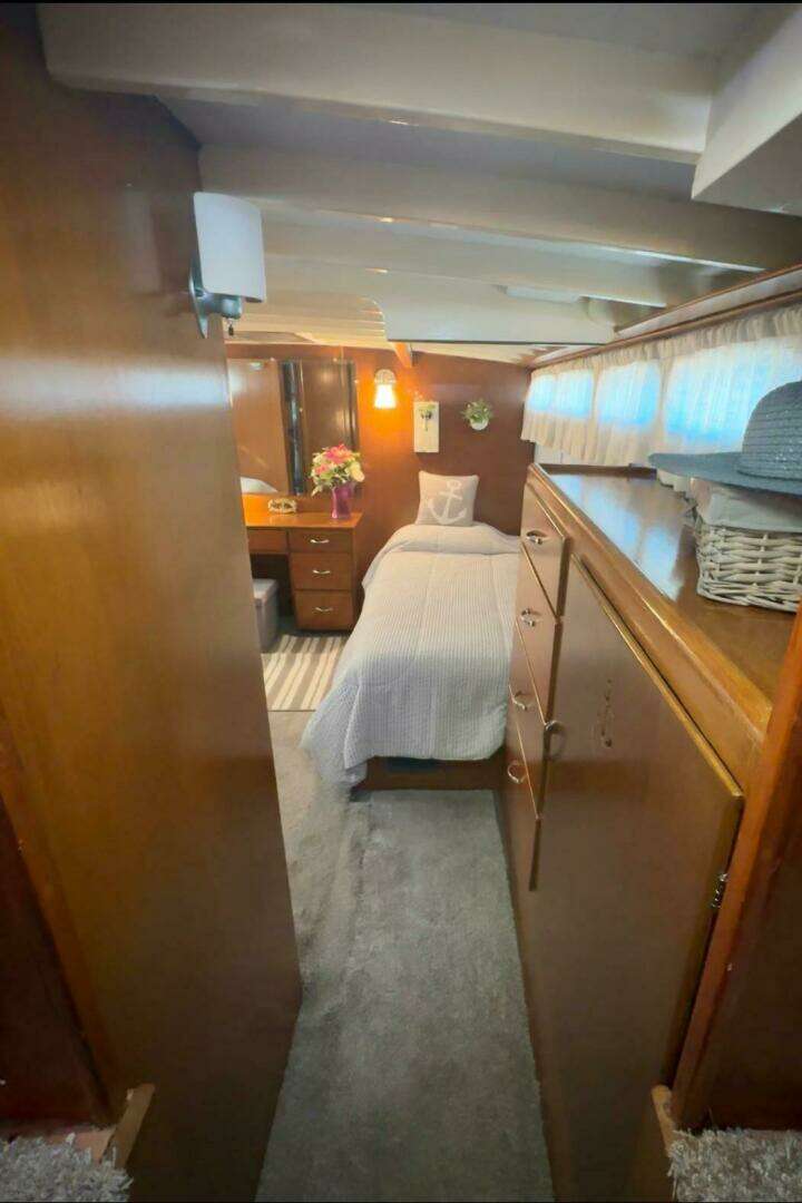 1960 Chris-Craft 45 Constellation - Image 28