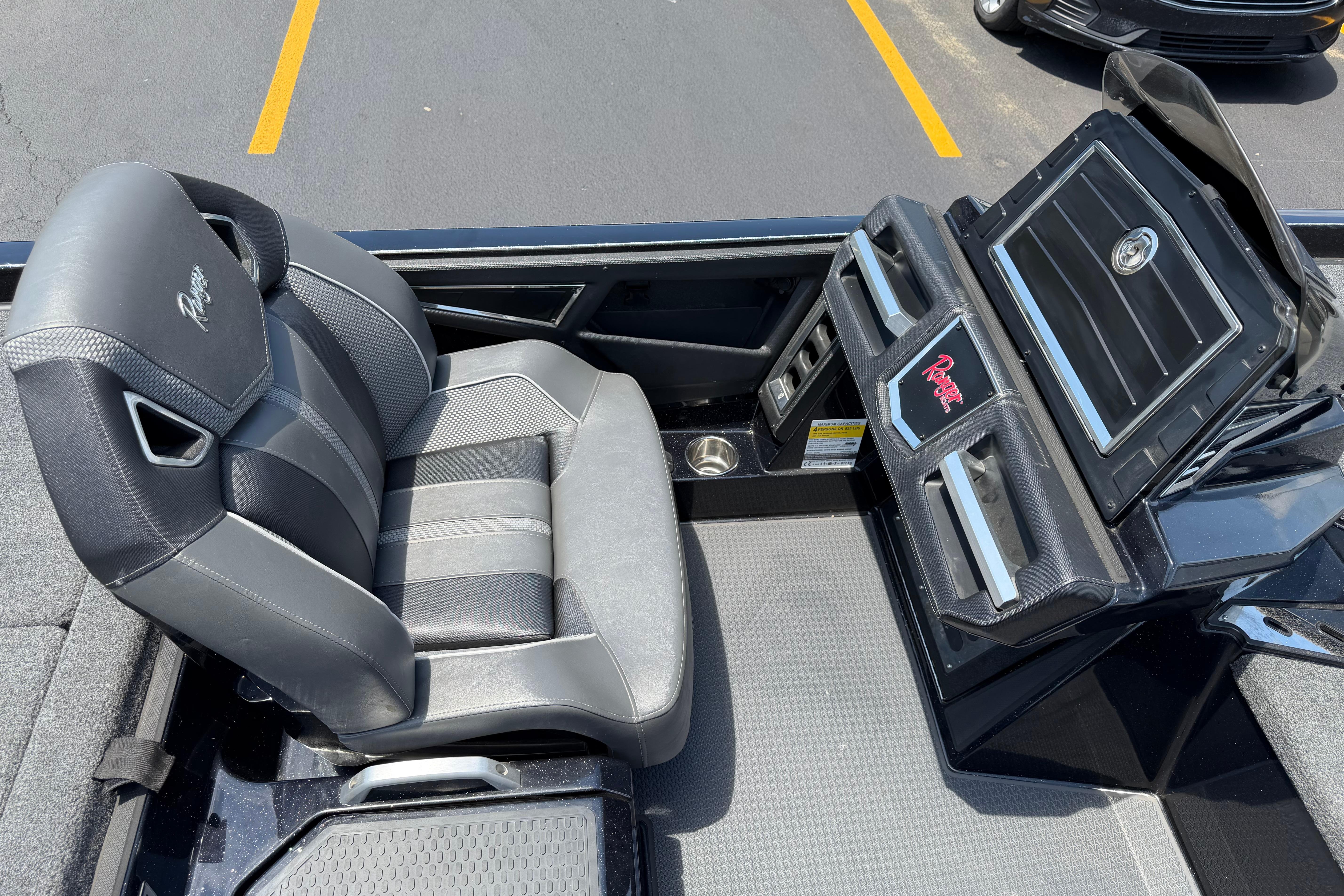 2023 Ranger Z520R boat interior with sleek seating and modern dashboard design.