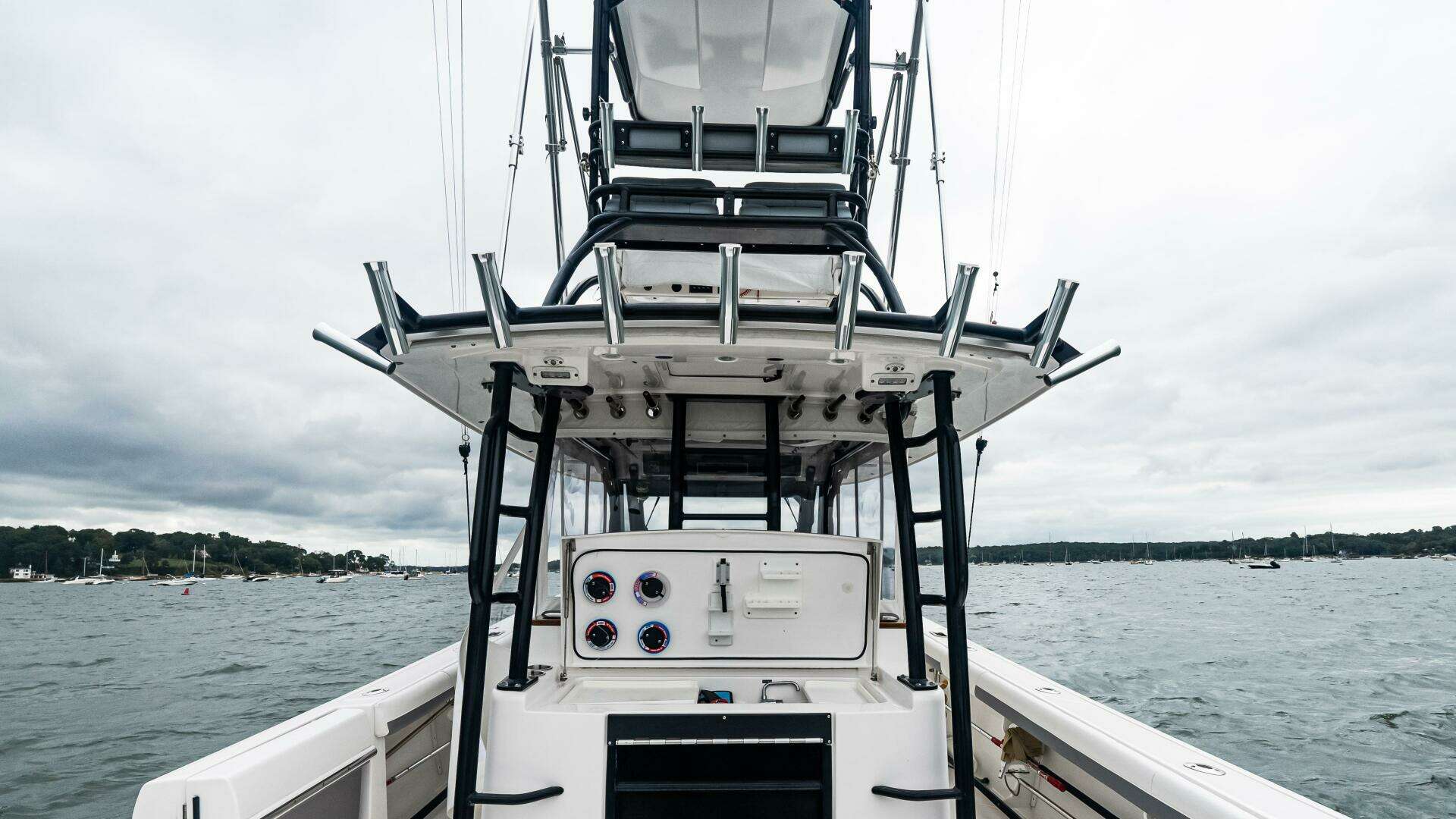 2017 Everglades 435 CC - Image 24