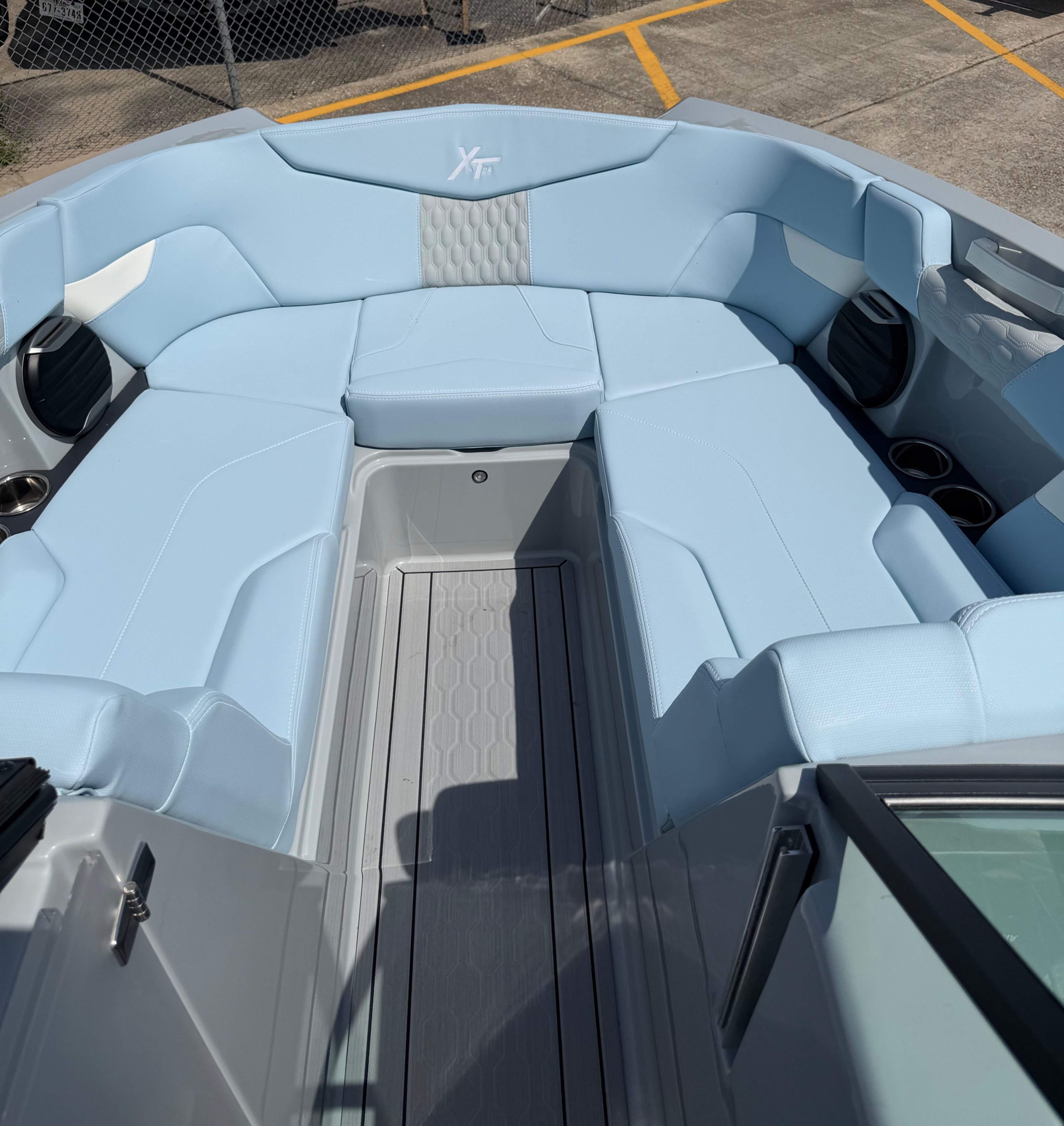 2026 MasterCraft XT24 - 15