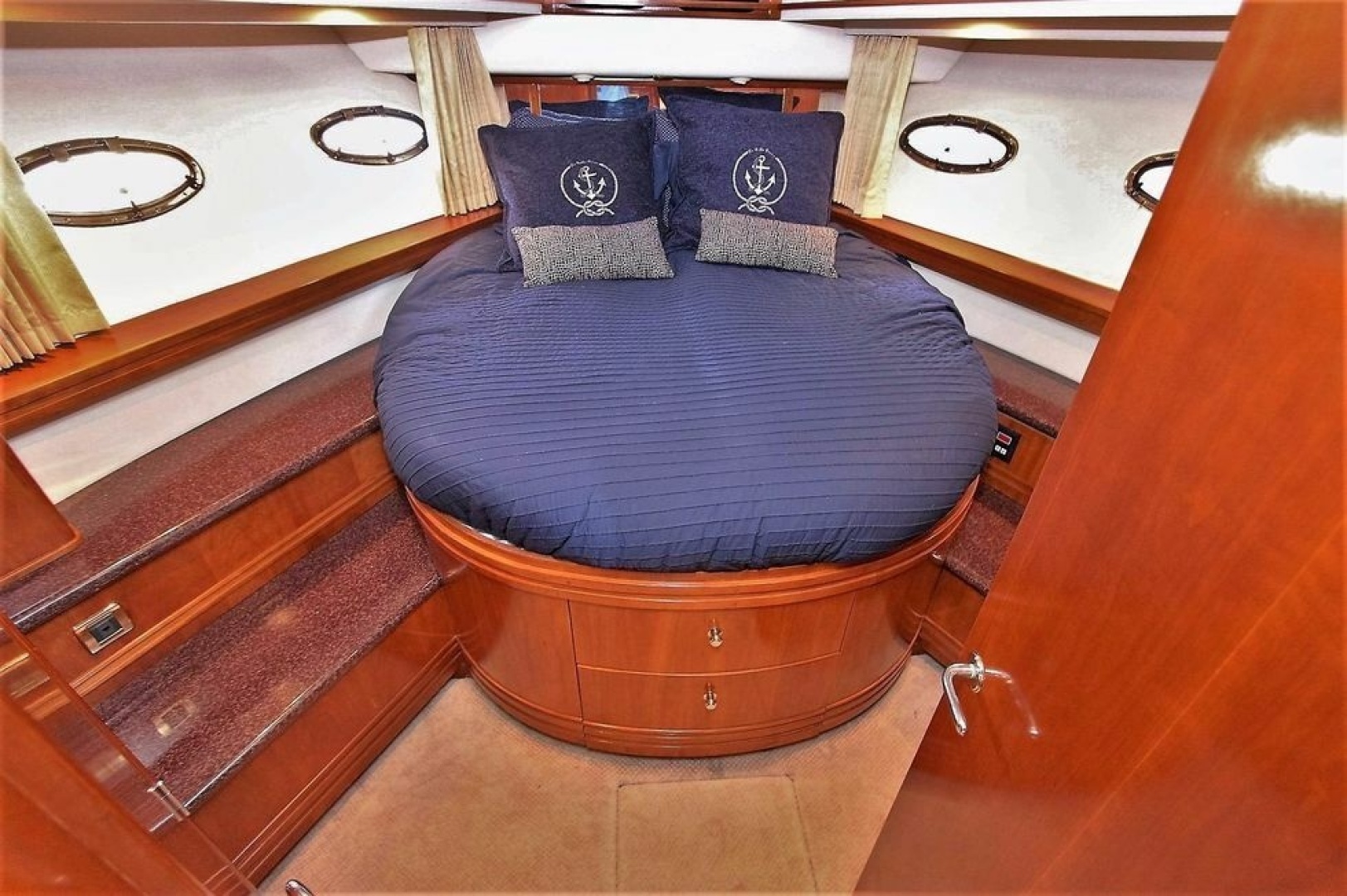 2001 Carver 570 Voyager Pilothouse - Image 38